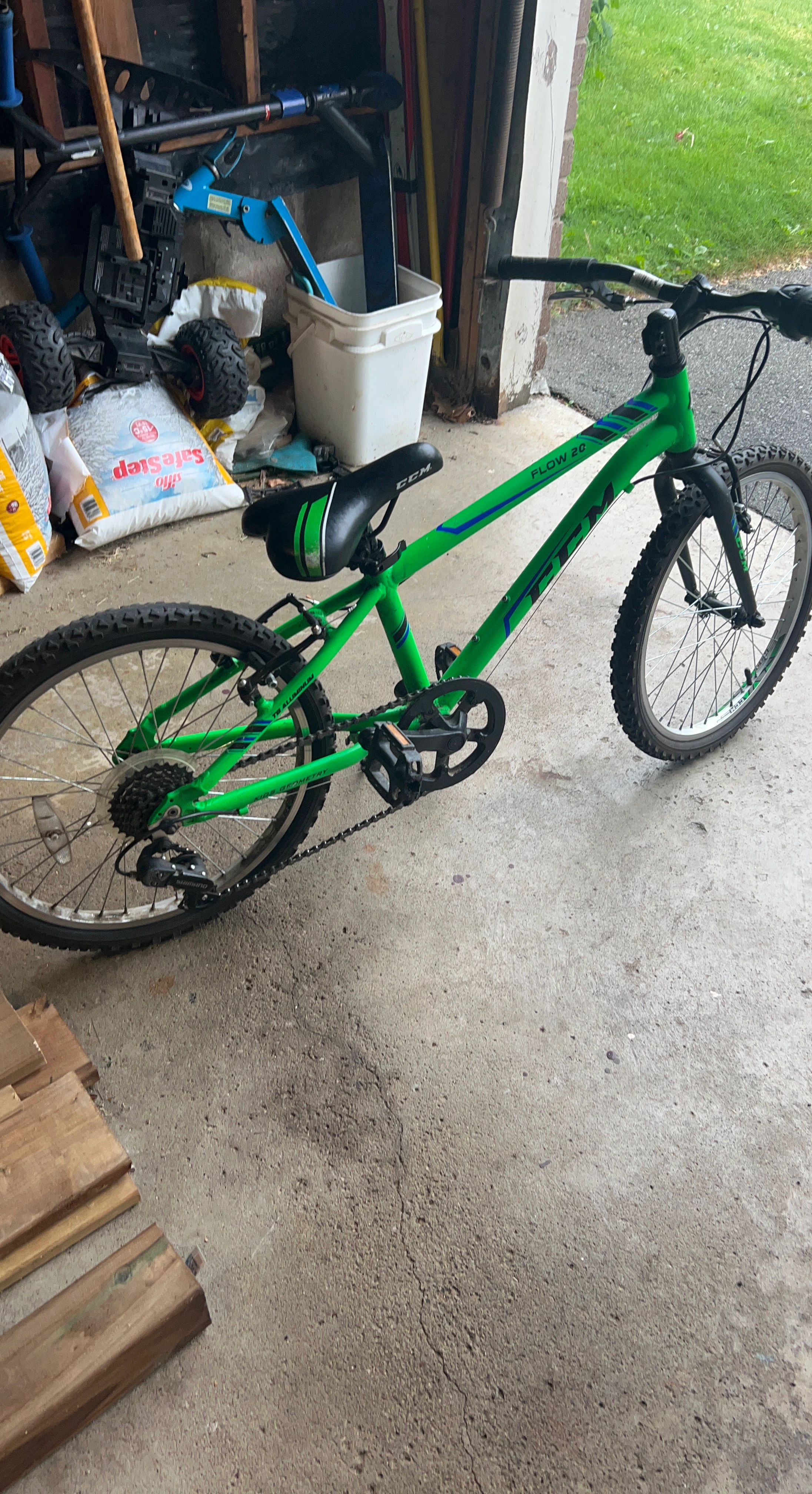 CCM Flow 20" Kids Bike
