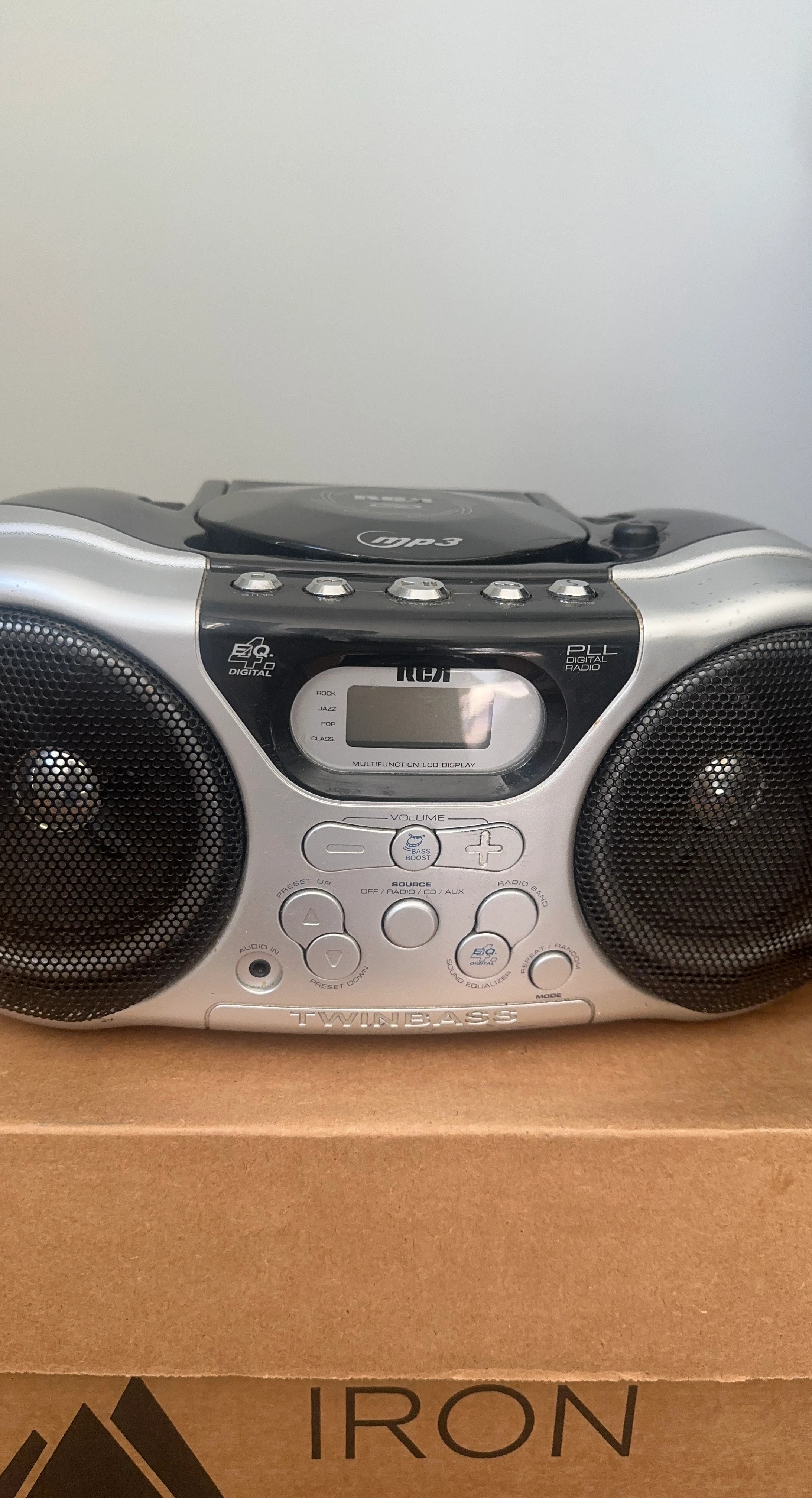 RCA AM/FM CD Player Boombox Twin Bass
