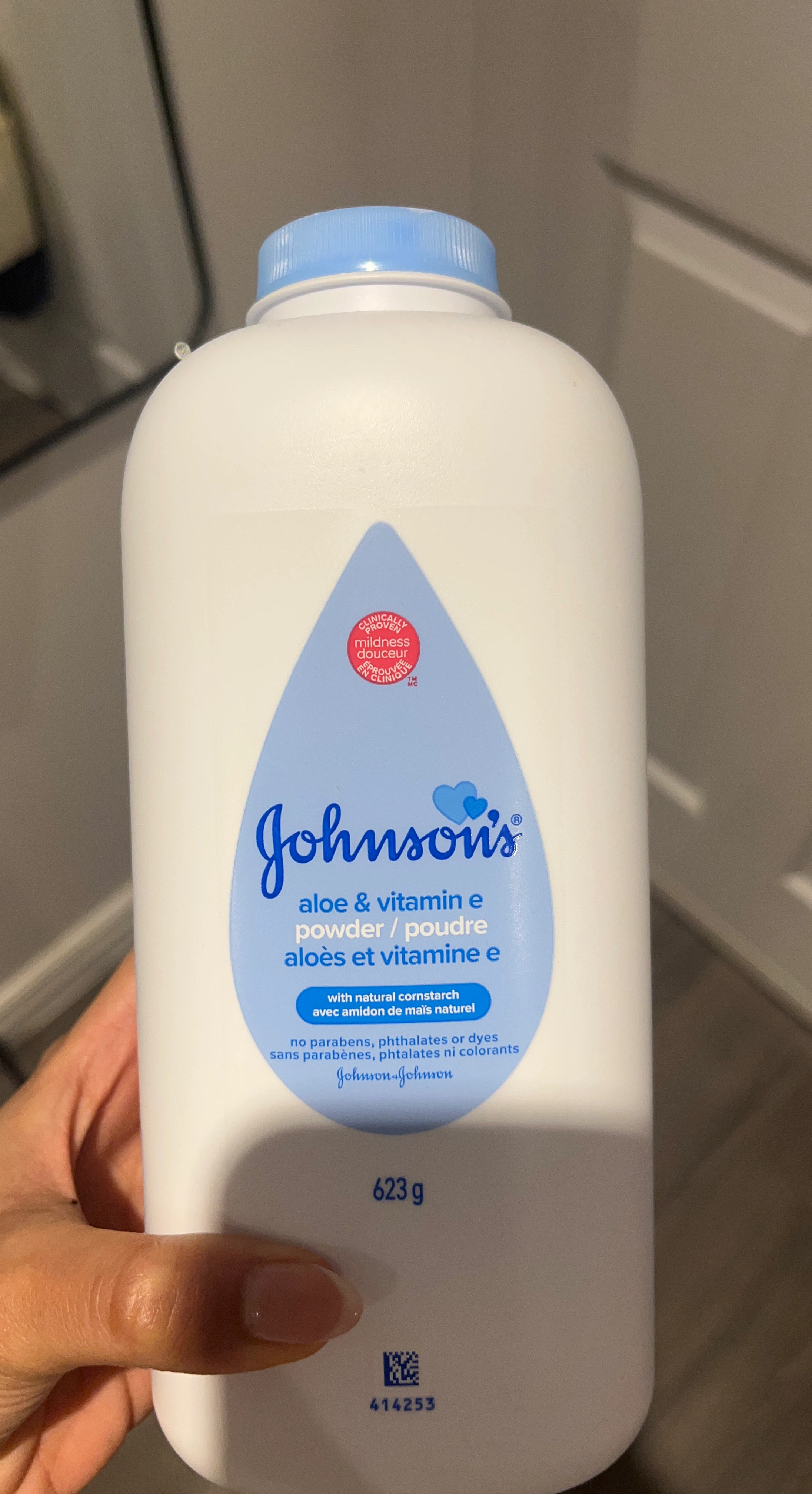 Johnson's Aloe & Vitamin E Baby Powder 623g