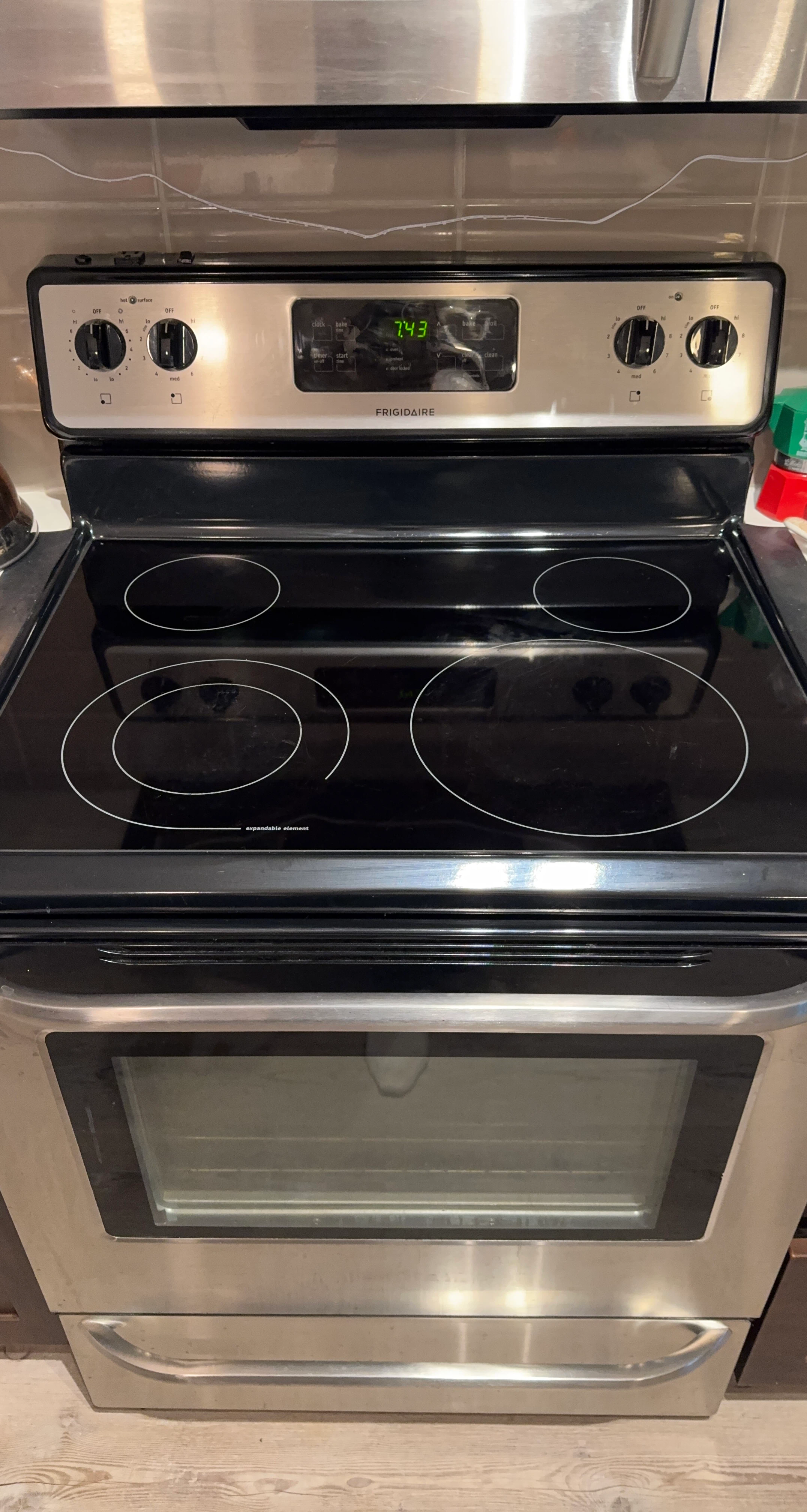 Frigidaire Electric Range - very good condition