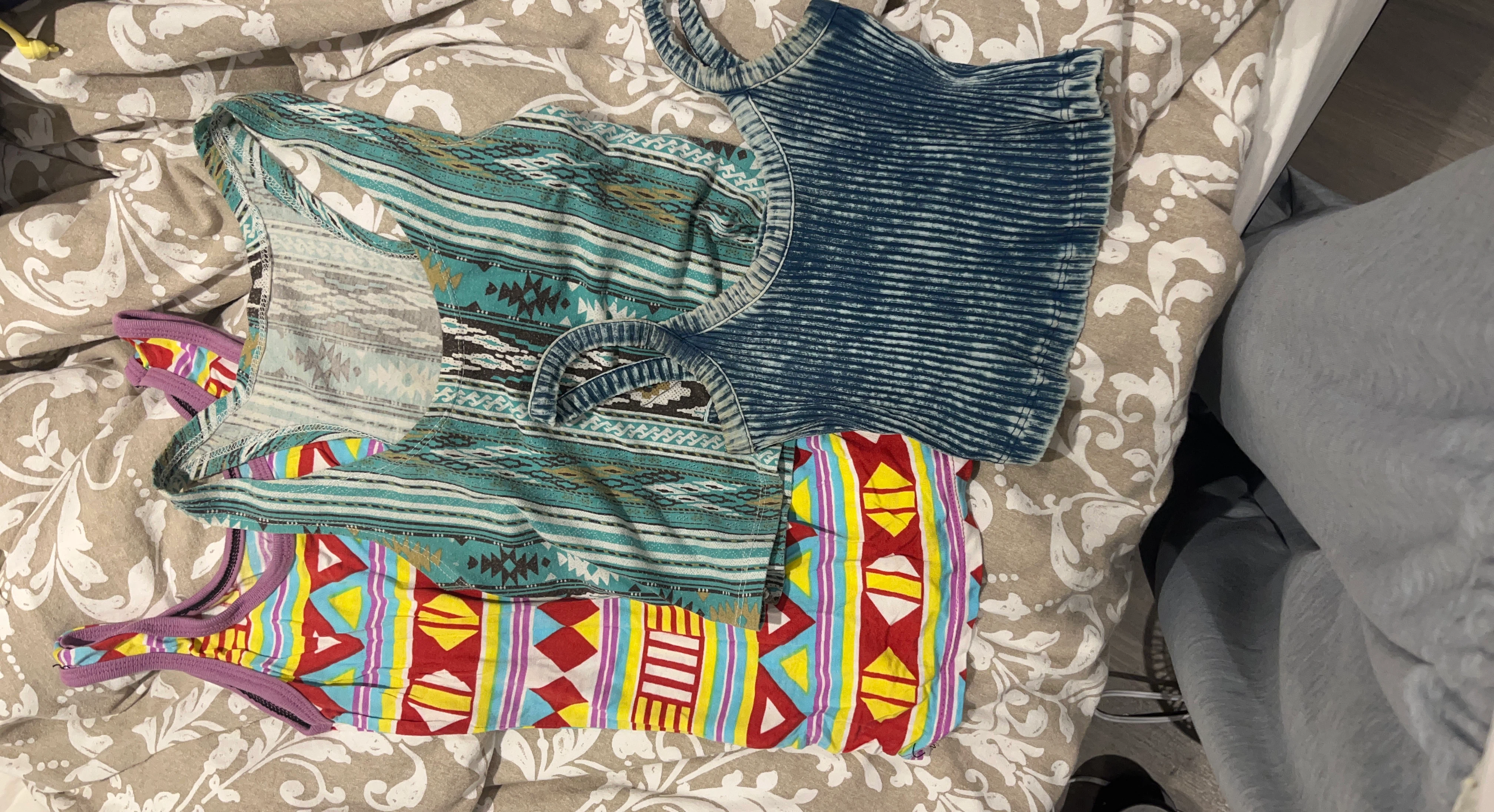 Bundle of 3 Women's Tank Tops (1 for 2 CAD)