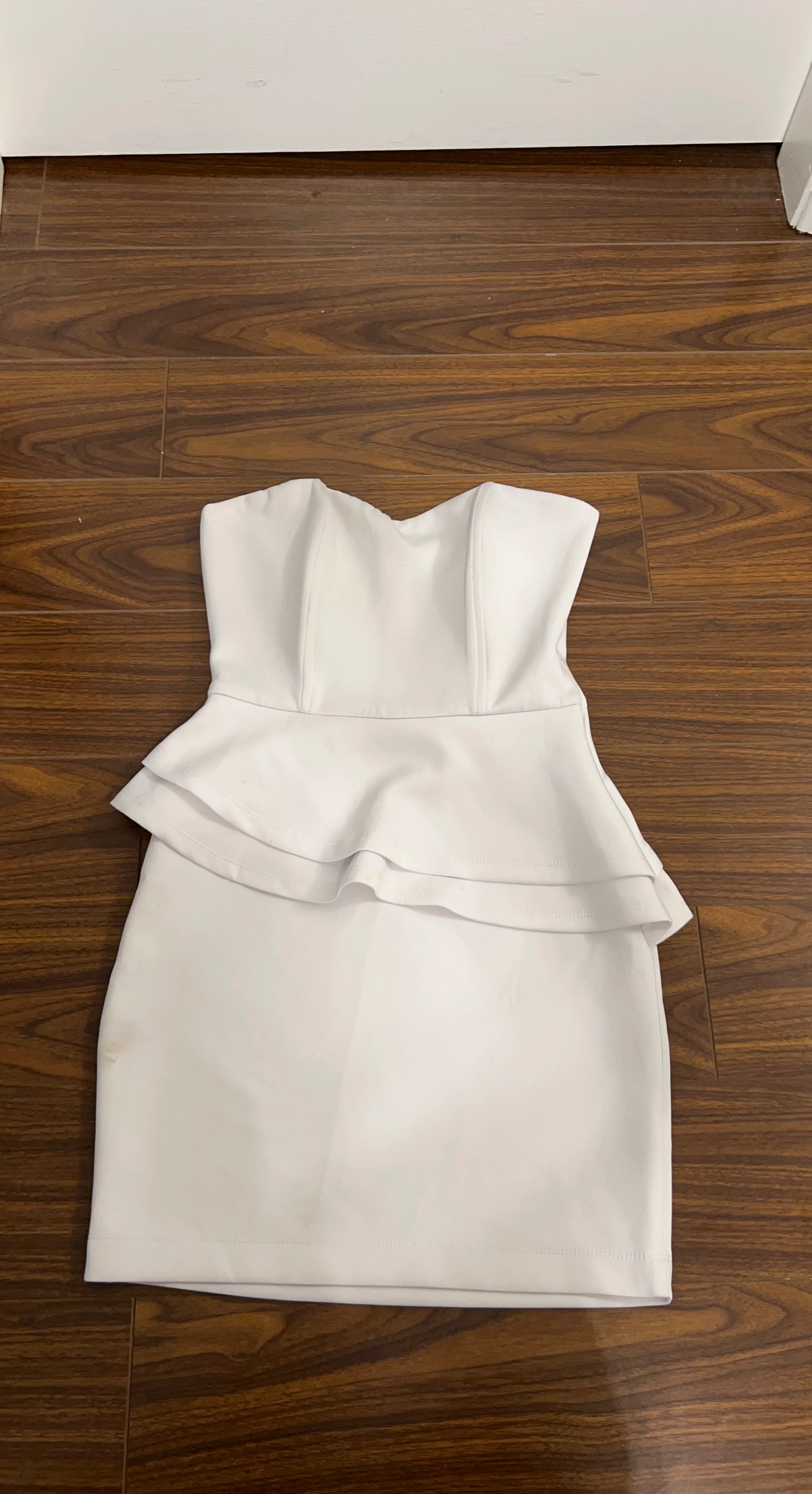⚽ Costa Blanca Strapless Peplum Dress