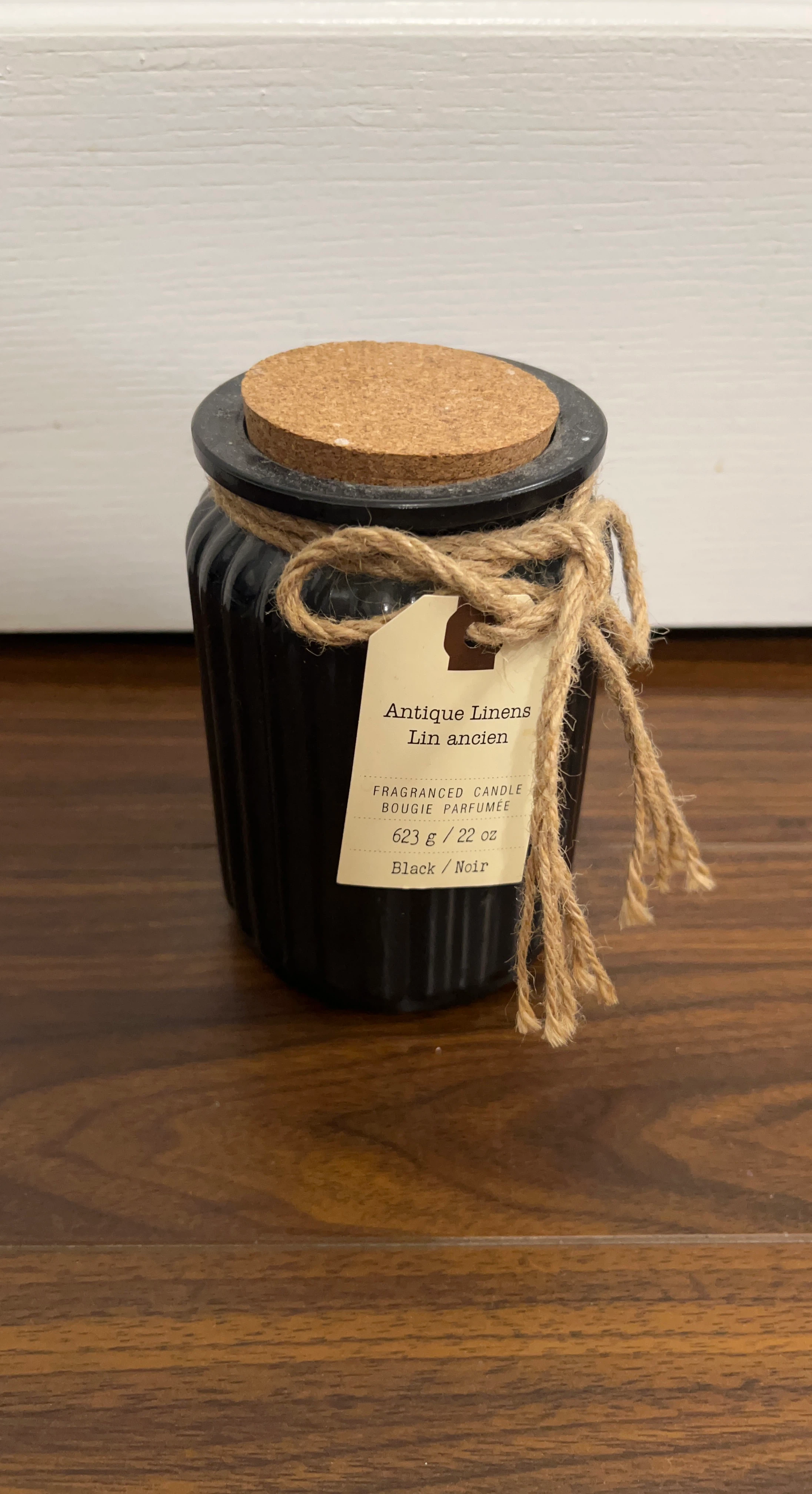 ⚽ Antique Linens Scented Candle