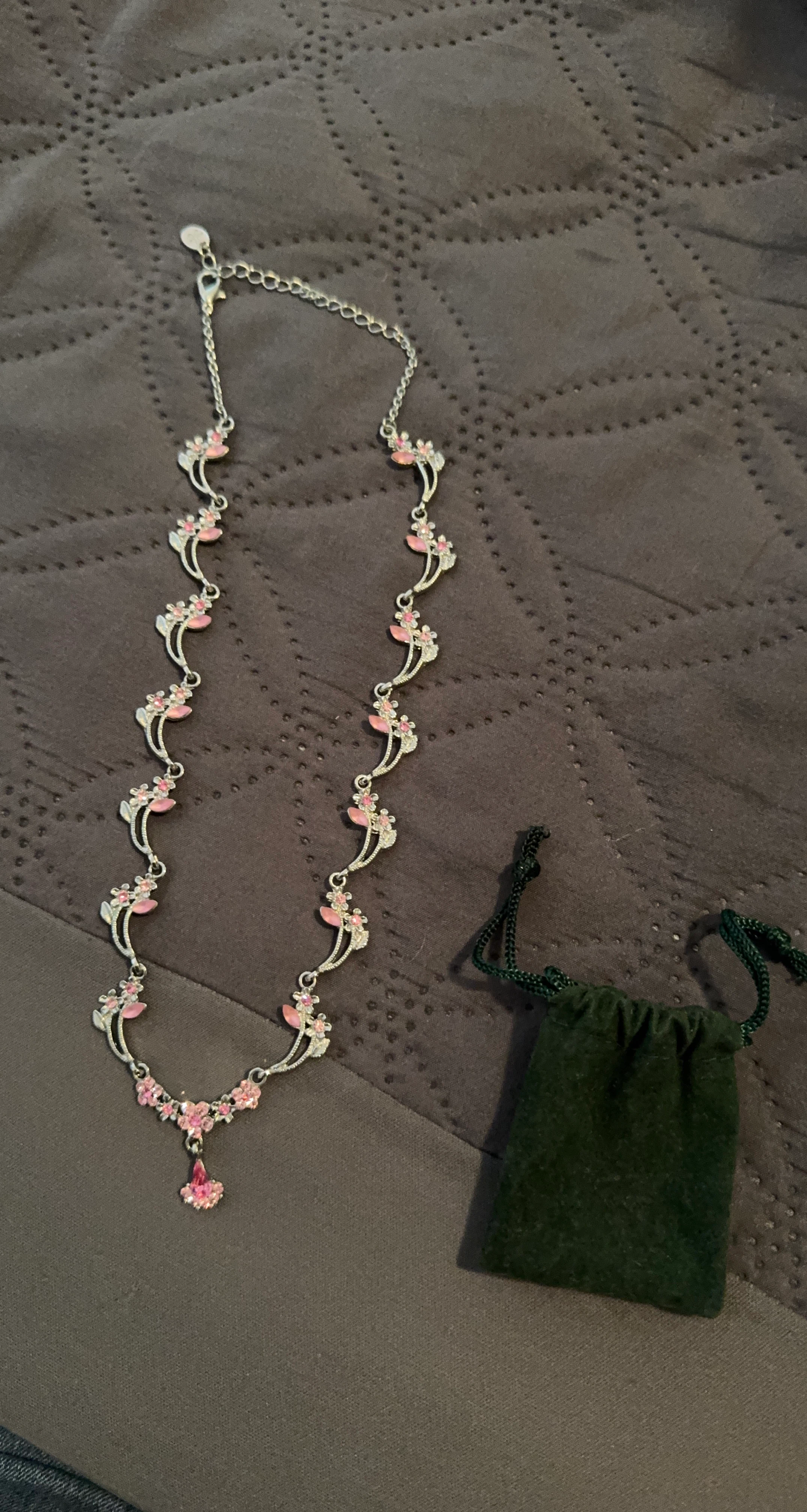 Silver-tone Necklace with Pink Flower Charms ⚽