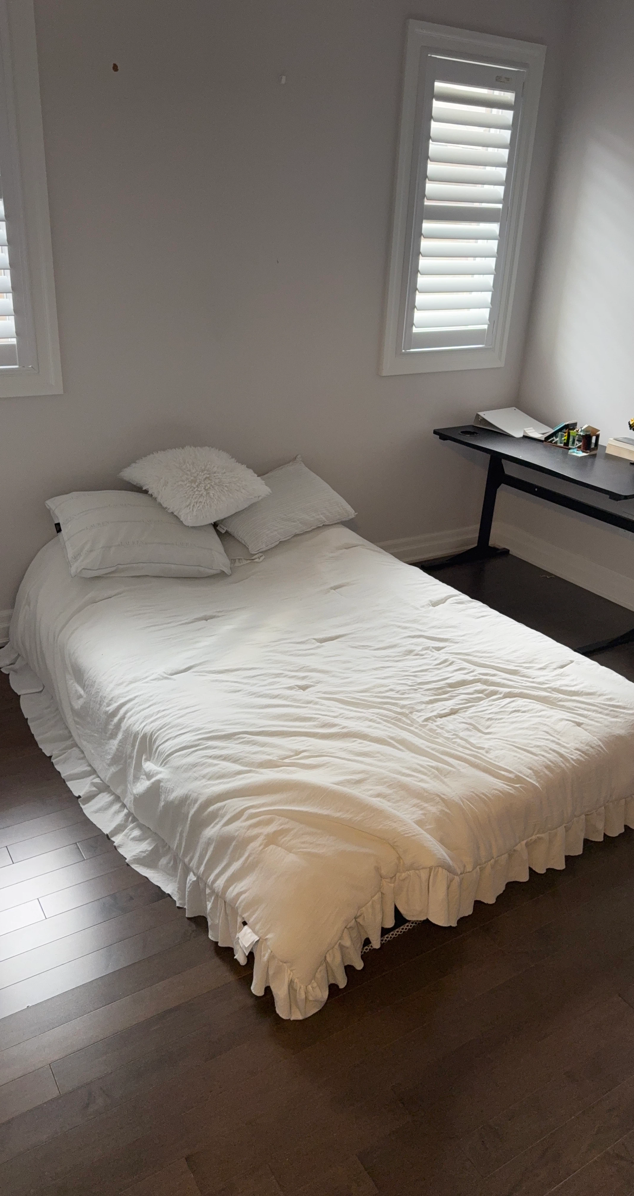 Bed quin, White Duvet Cover with Ruffled Skirt
