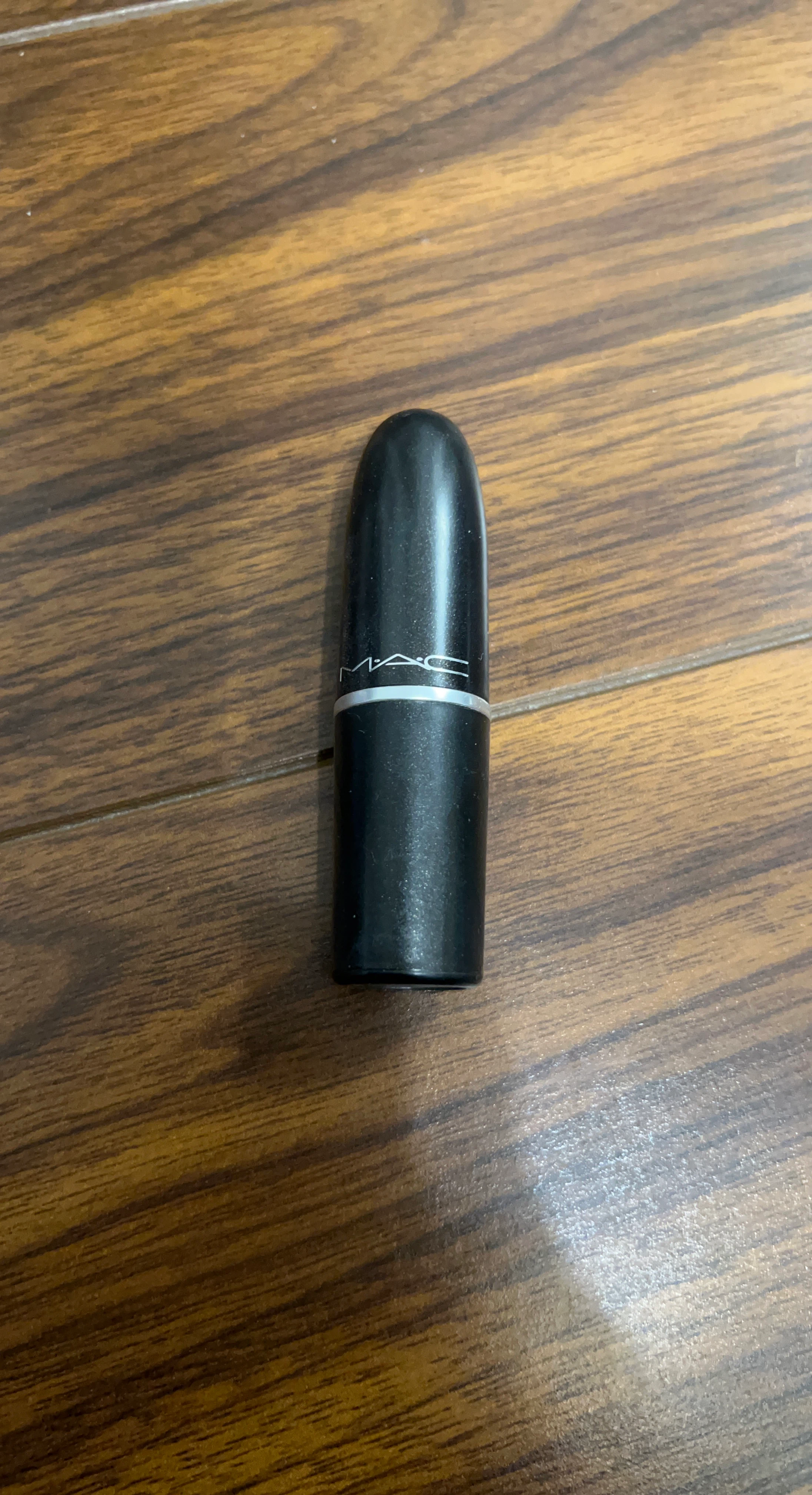 ⚽️ MAC Matte Lipstick - Russian Red