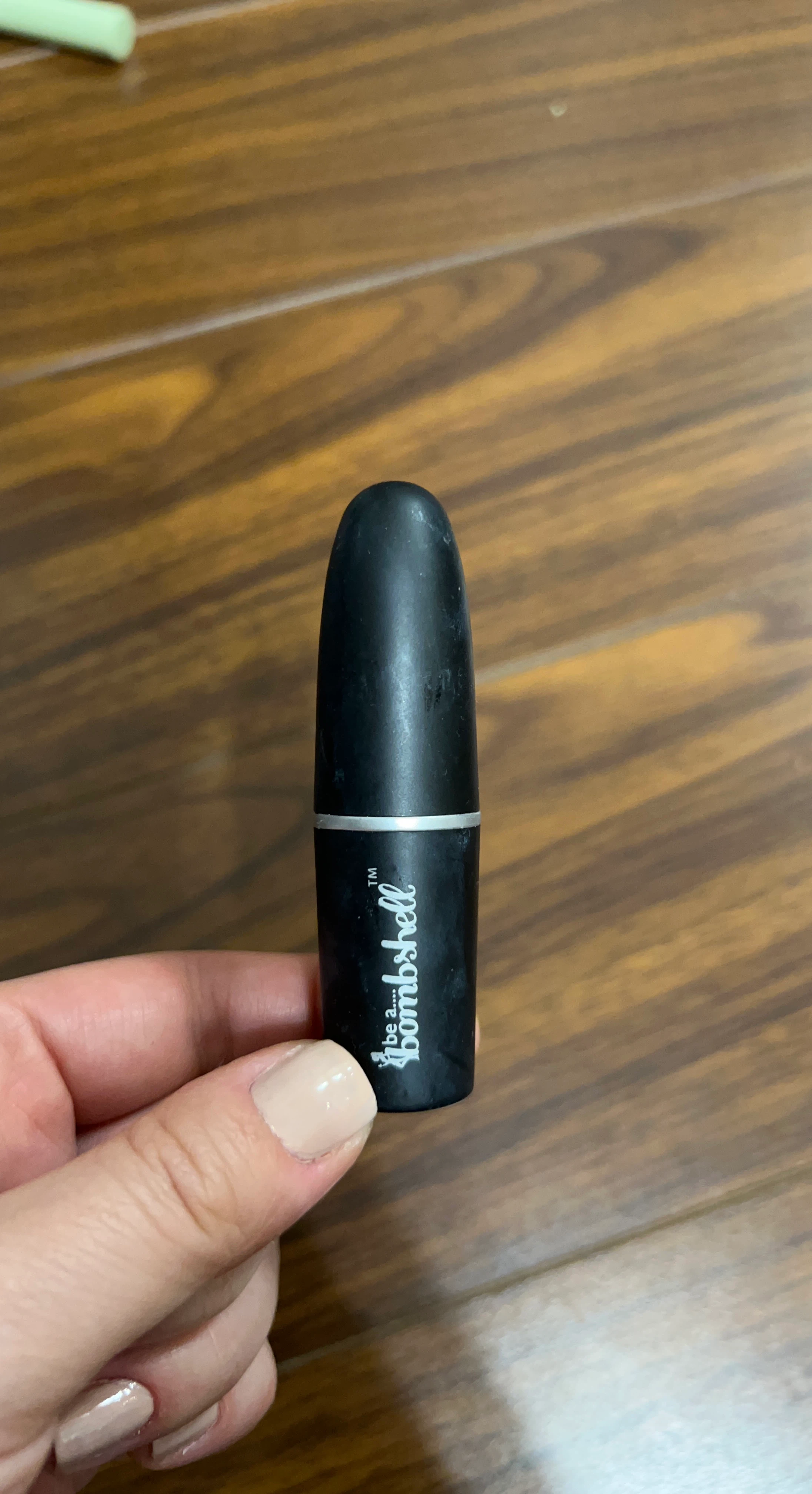 ⚽️ Hollywood Cosmetics Be A Bombshell Lipstick