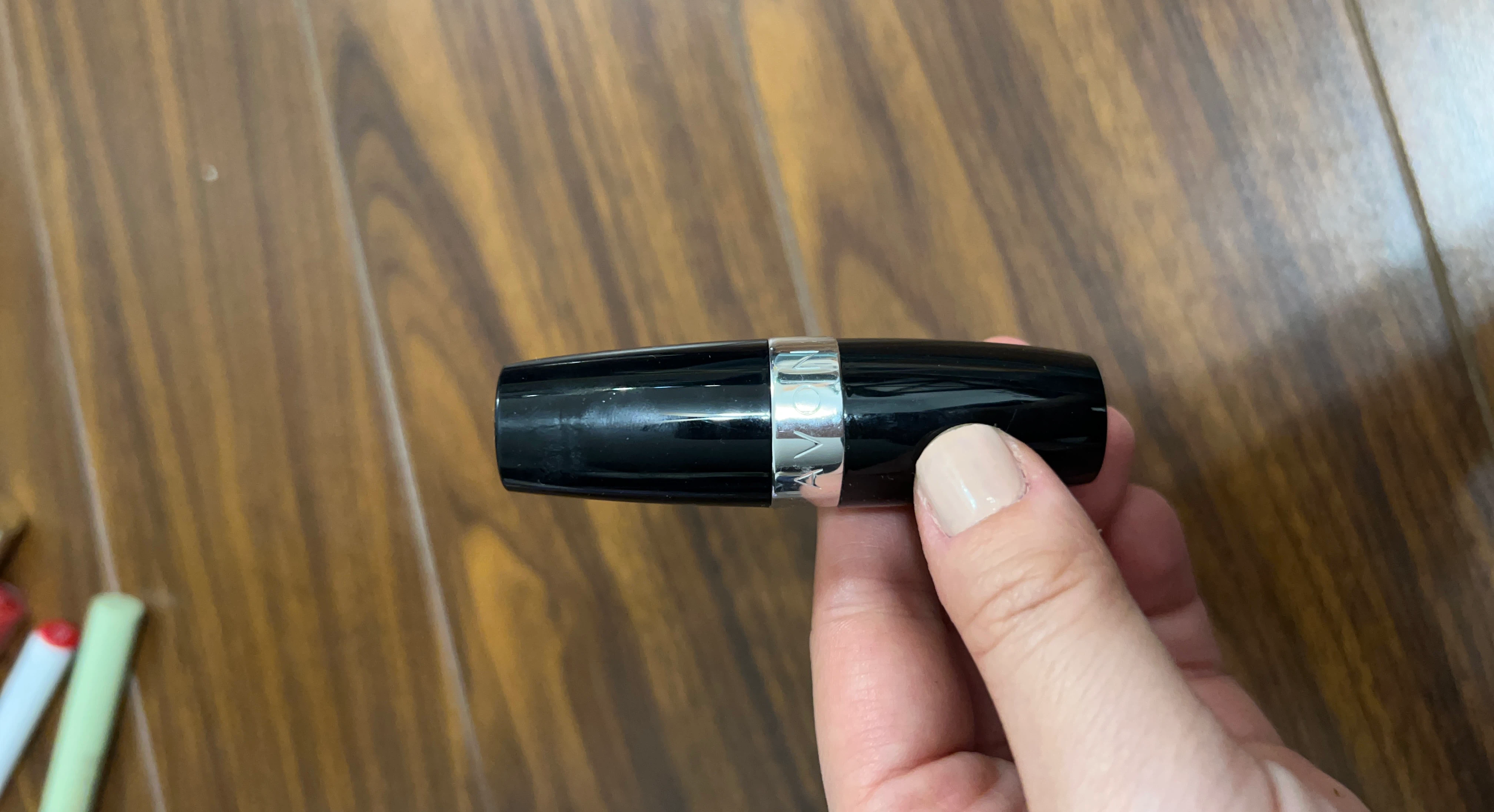 ⚽️ AVON Ultra Color Rich Lipstick
