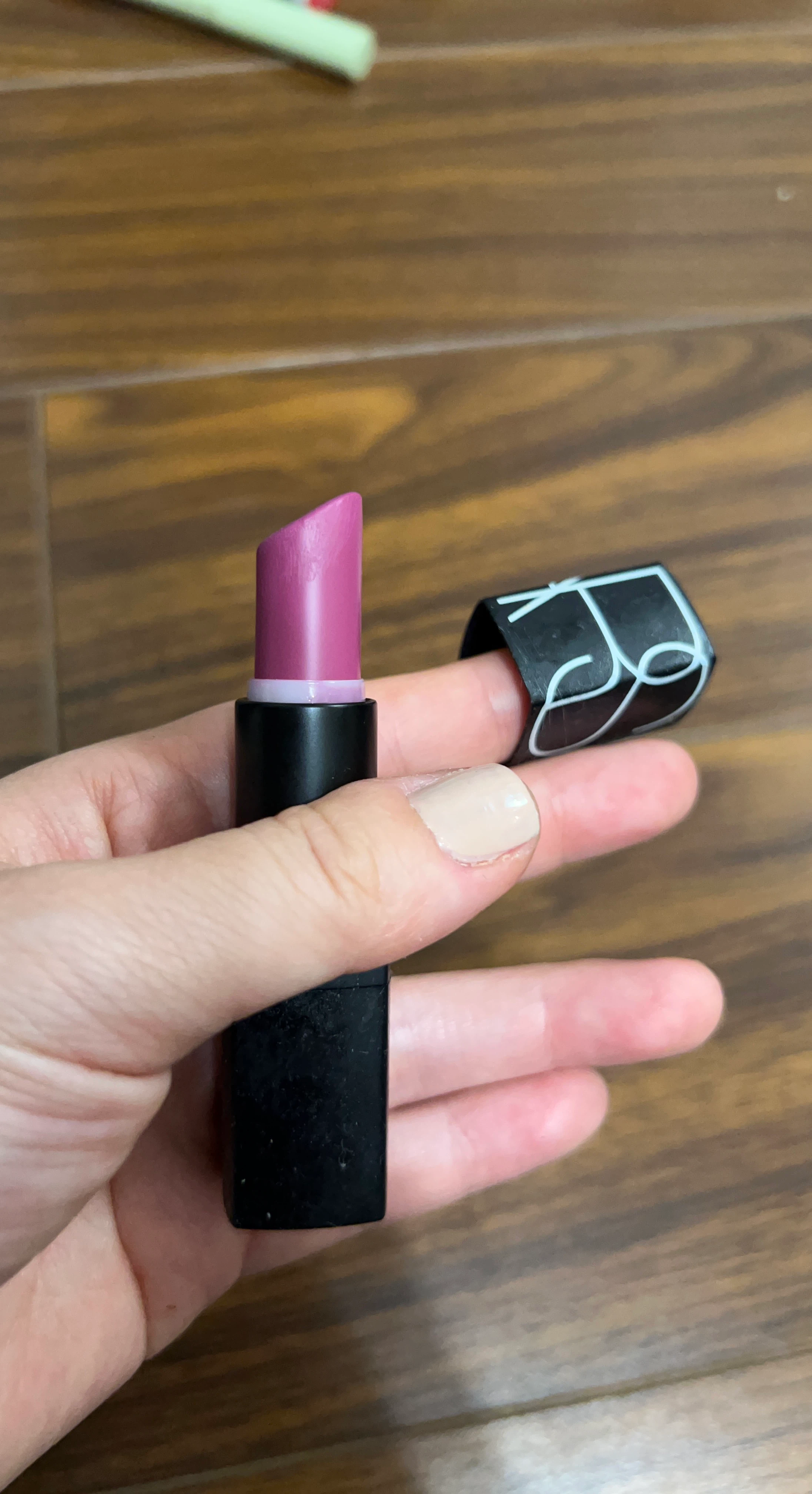 ⚽️ NARS Cinematic Lipstick - Full Frontal
