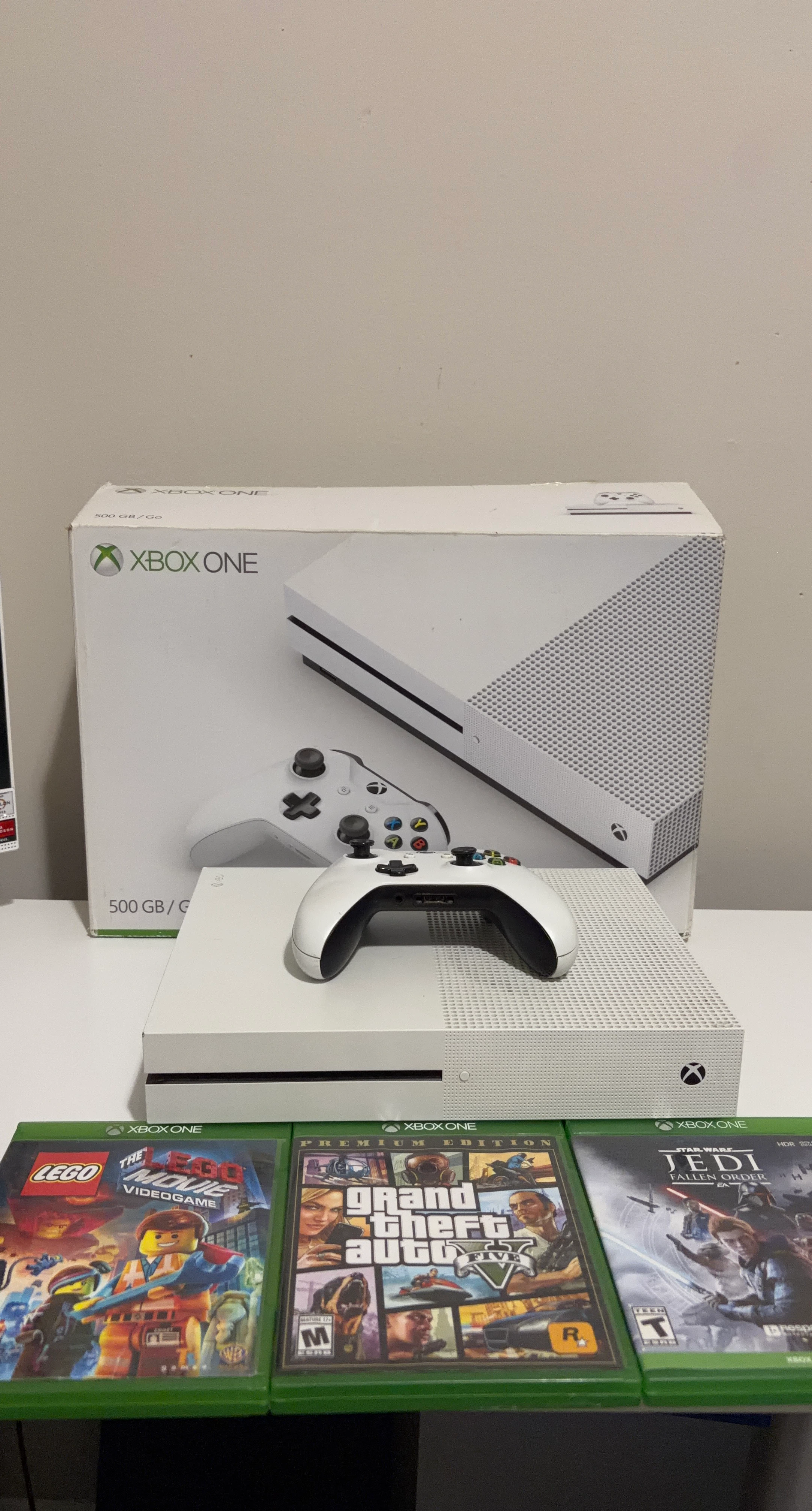 White Xbox One 500GB Console with Games