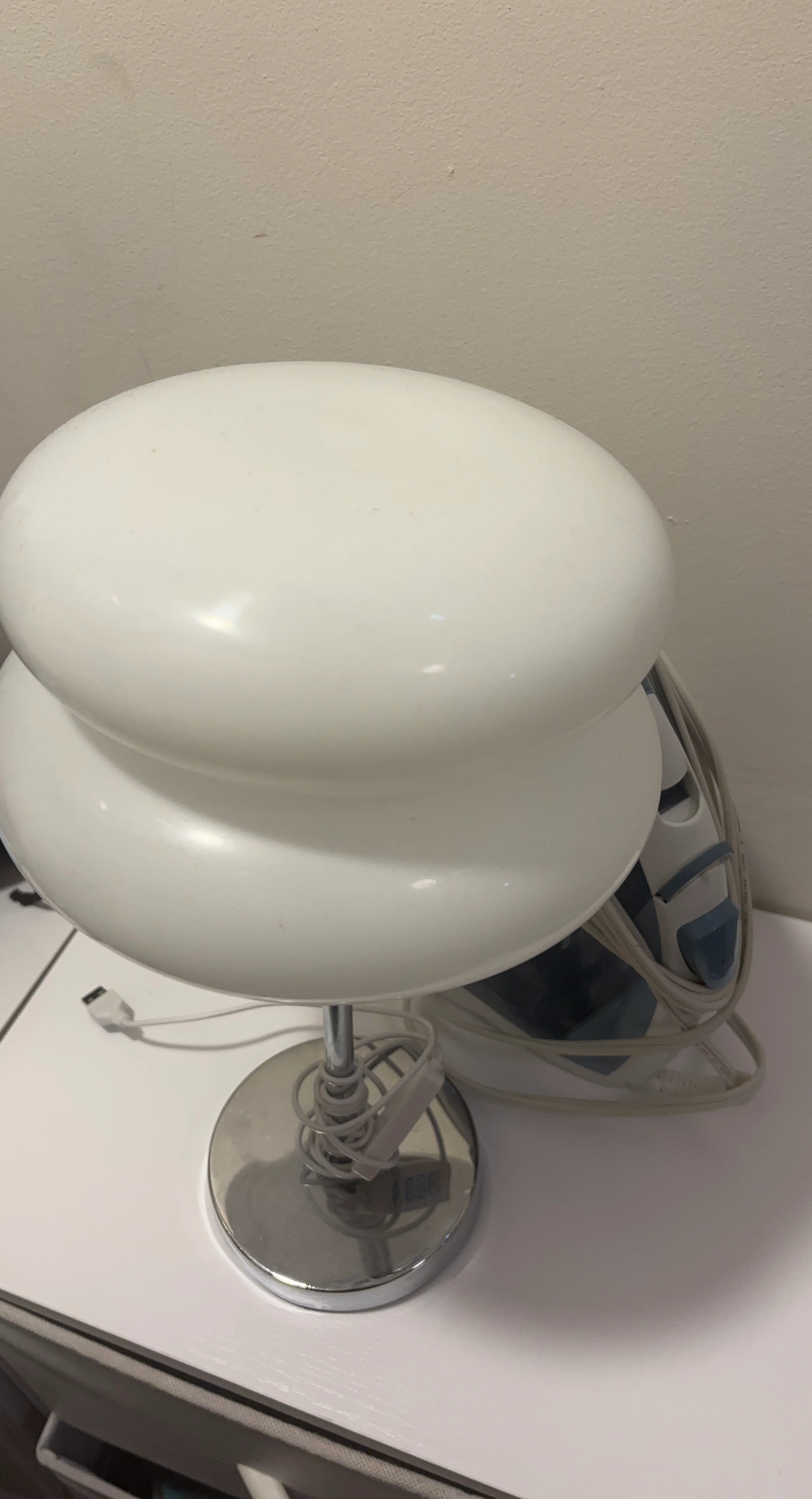 White Mushroom-Shaped Table Lamp
