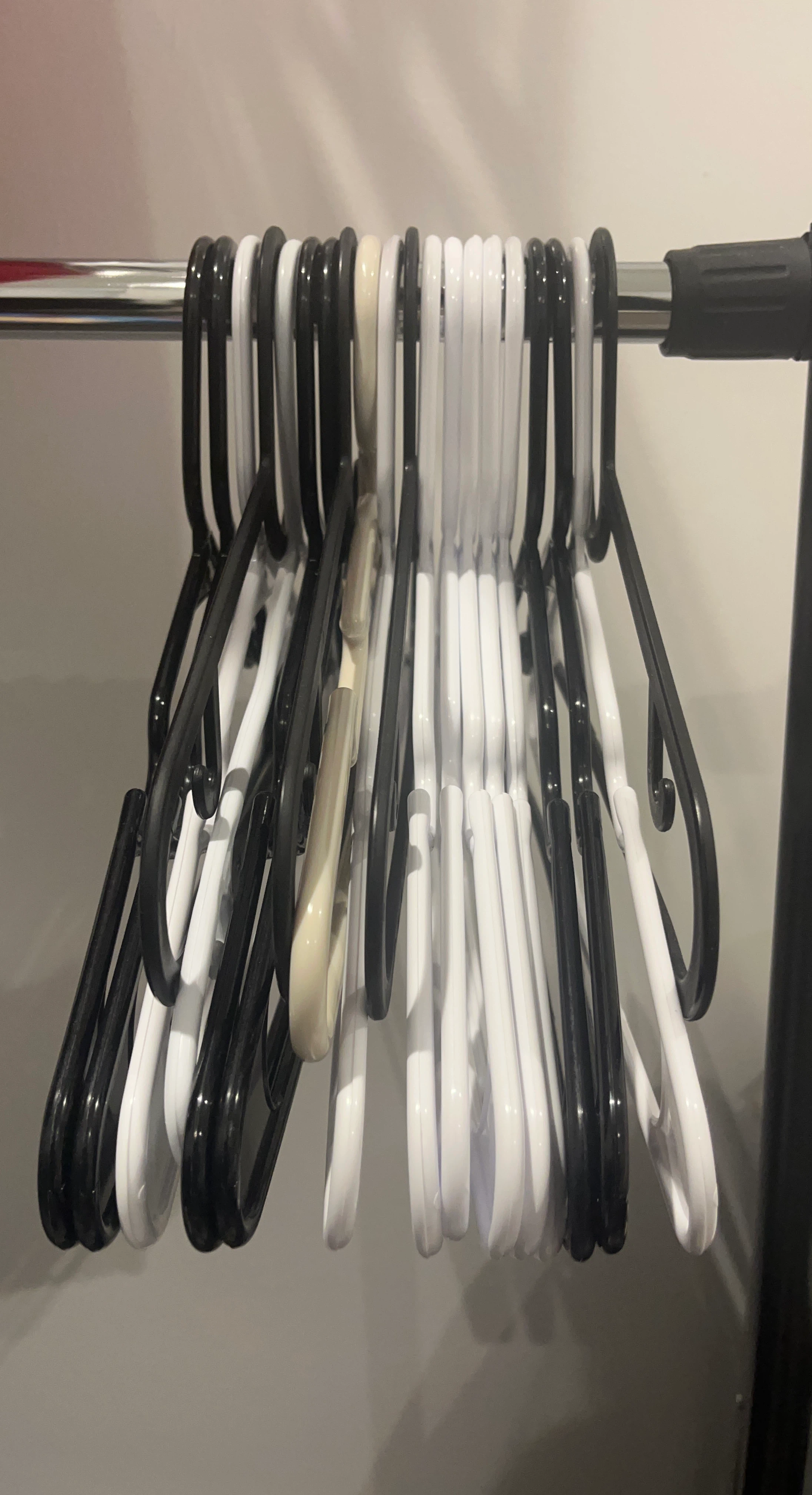 20 Plastic Hangers - Black and White Set