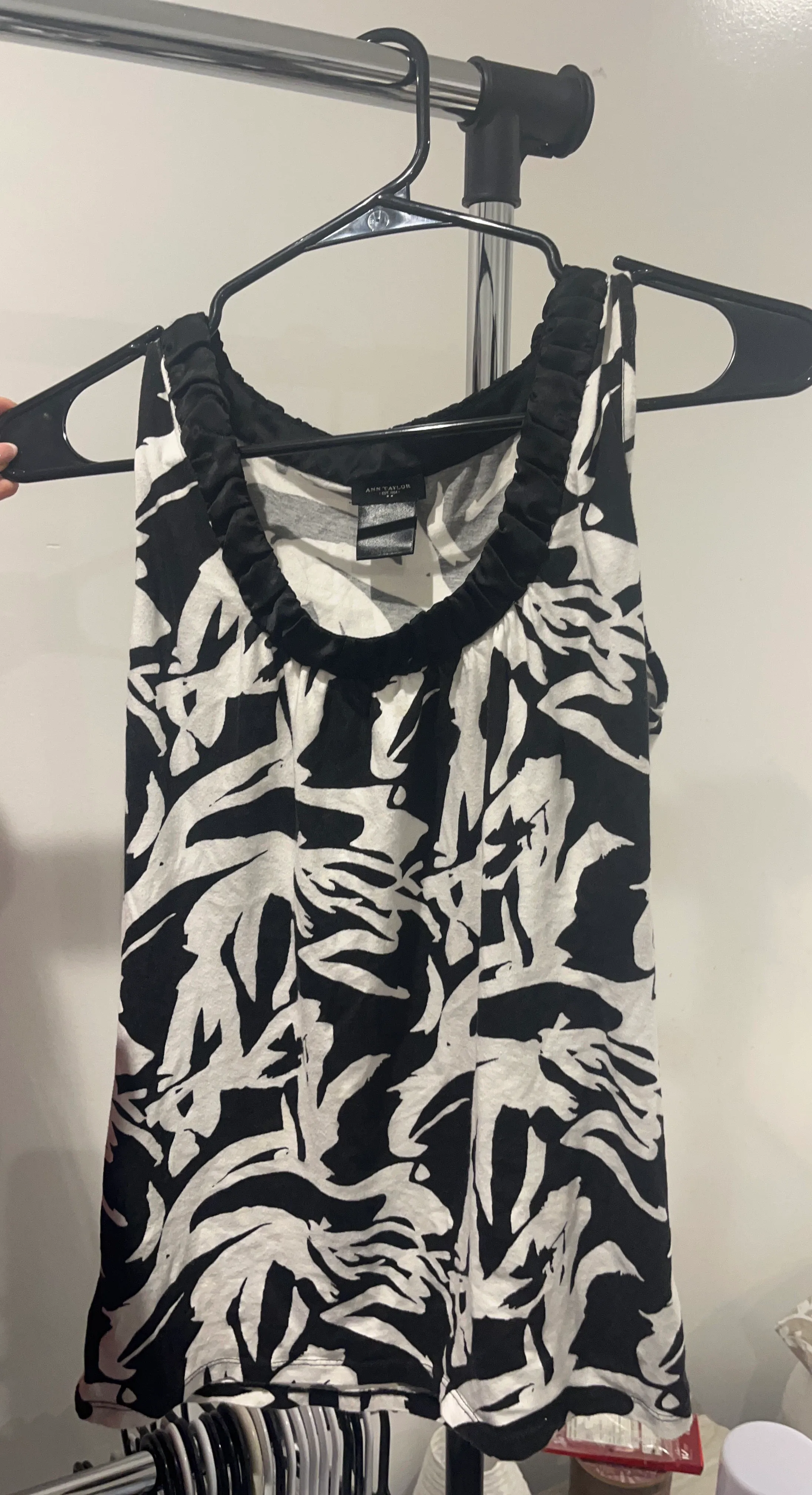 Ann Taylor Black & White Leaf Print Tank Top