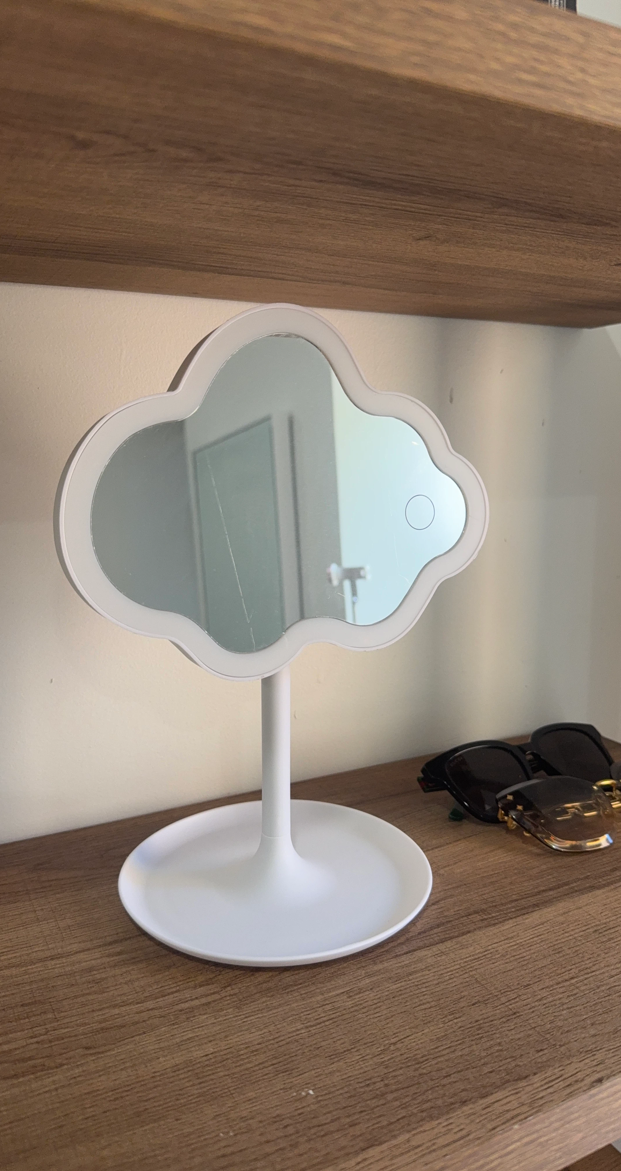White Cloud Shaped Light-Up Makeup Mirror