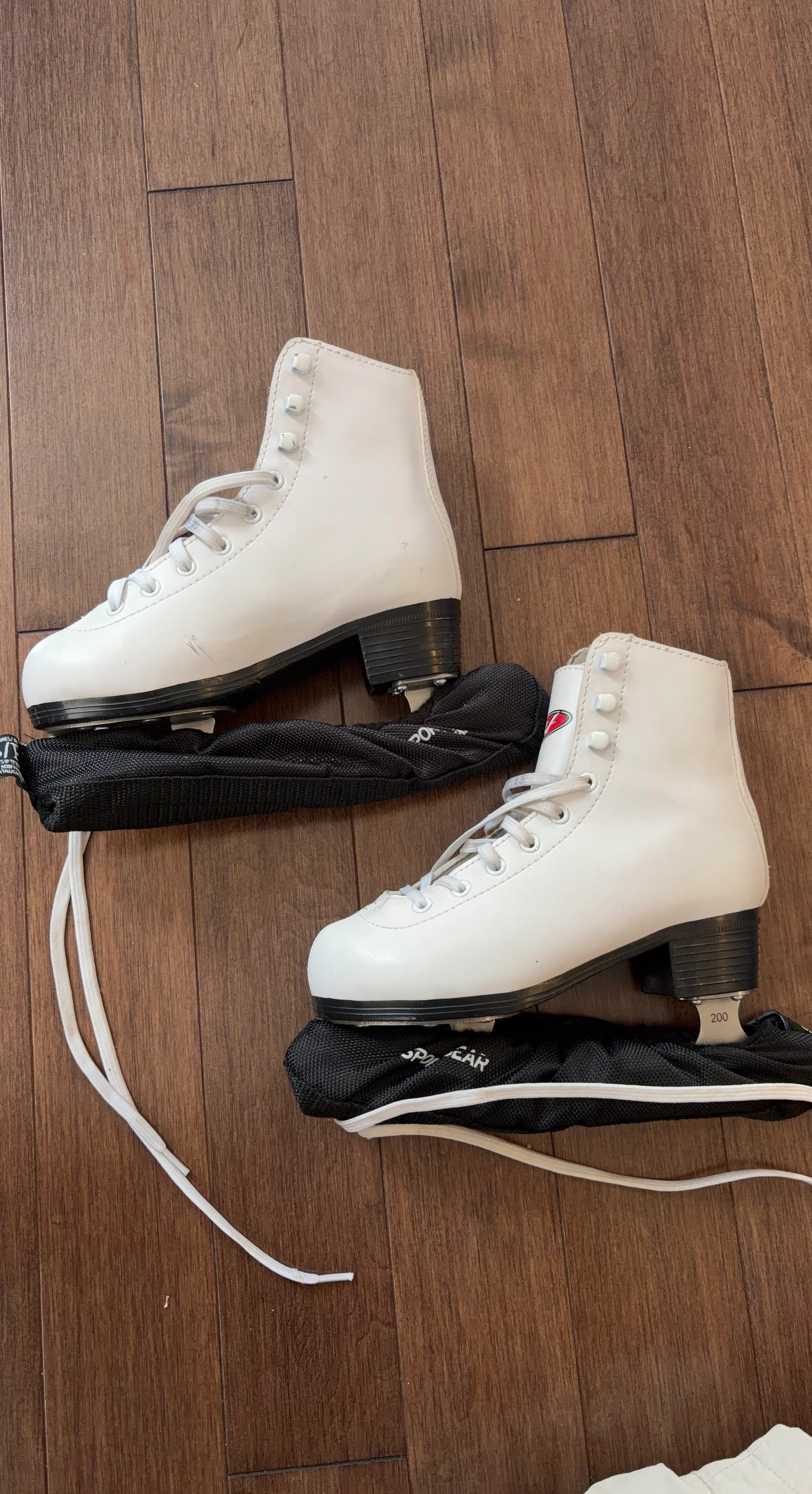 Hespeler White Figure Skates - Size J1