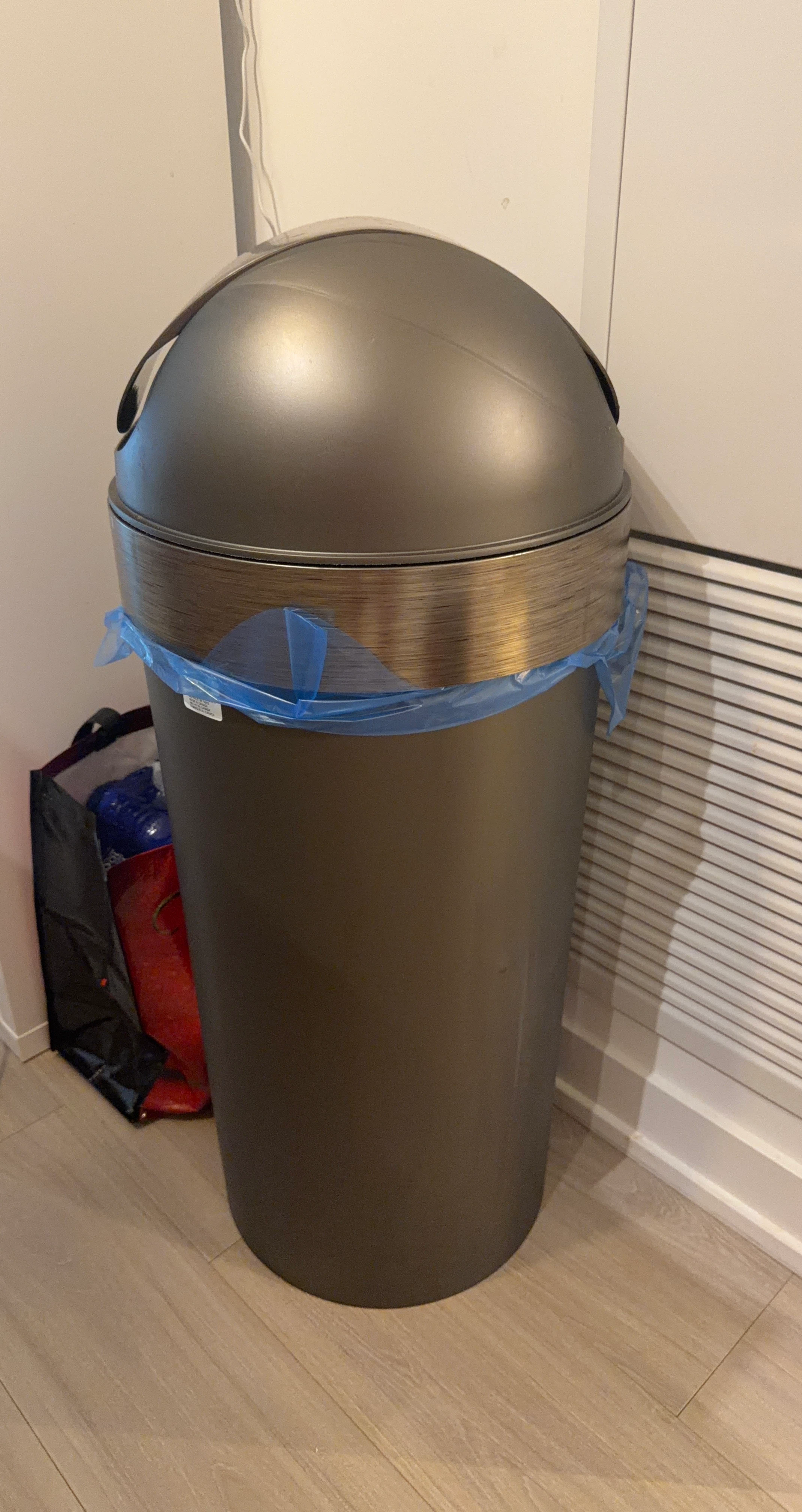 Umbra Venti 62L Kitchen Trash Can with Lid – Excellent Condition - photo 2