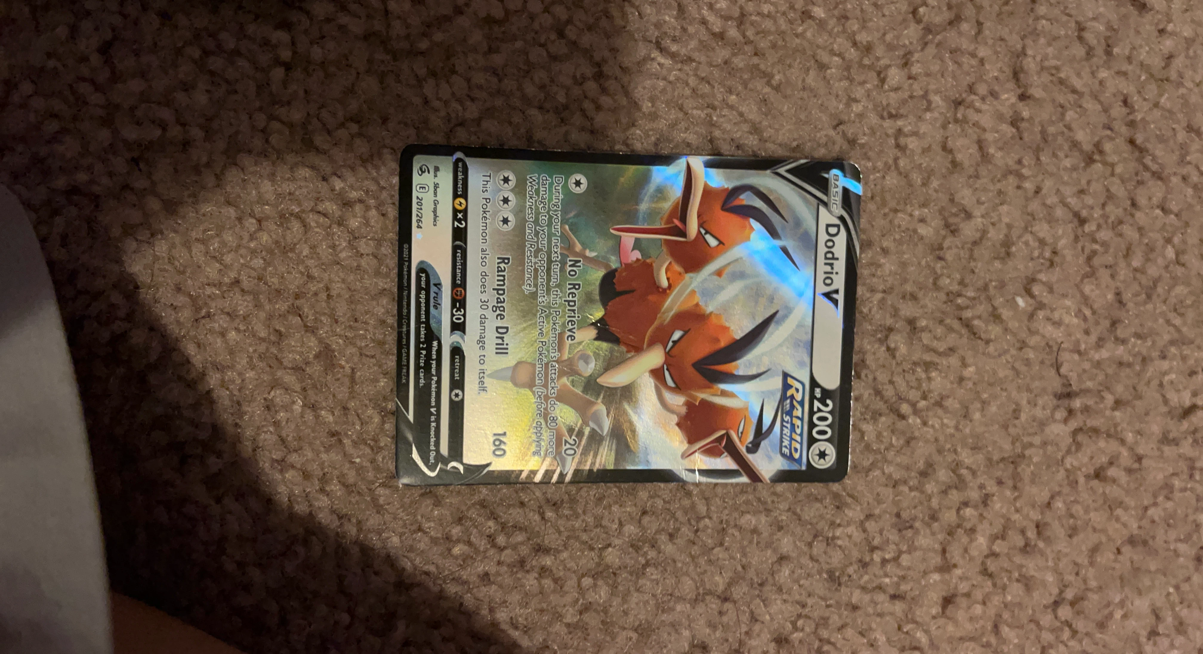 Pokemon Card - Dodrio V - 201/264