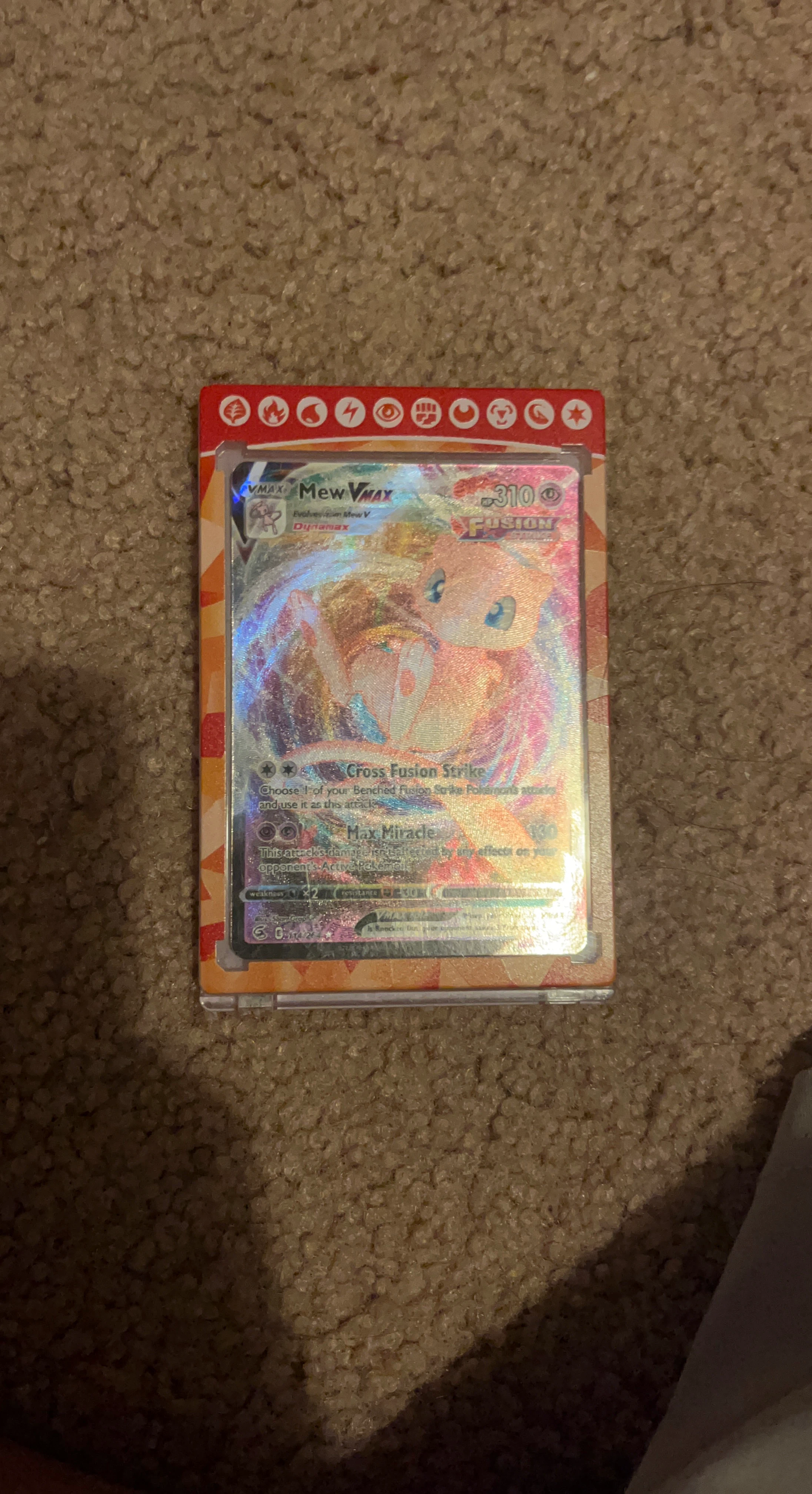 Pokemon TCG Mew VMAX Fusion Strike Card