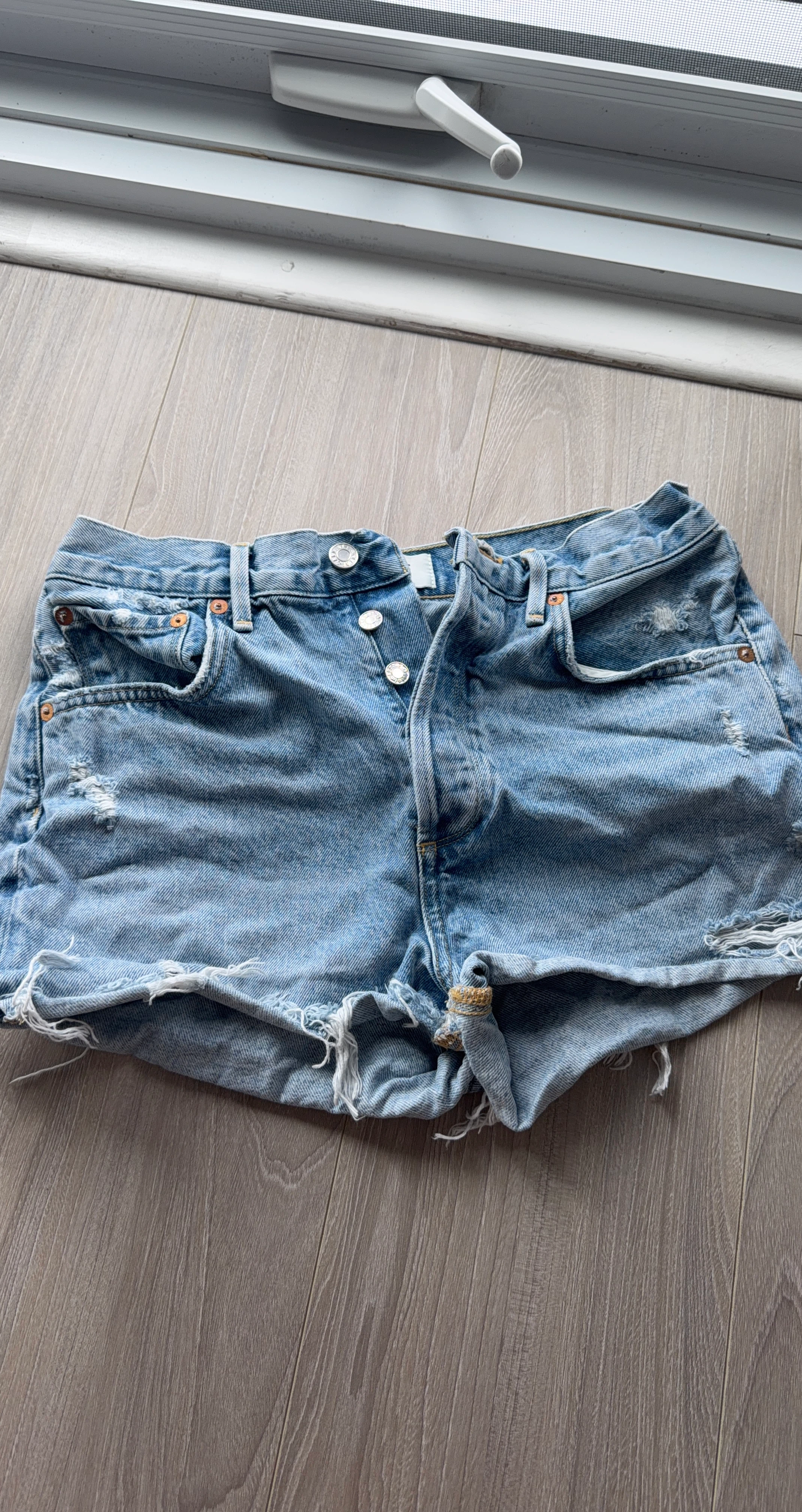 AGOLDE Los Angeles Denim Shorts – Size 28 - photo 2