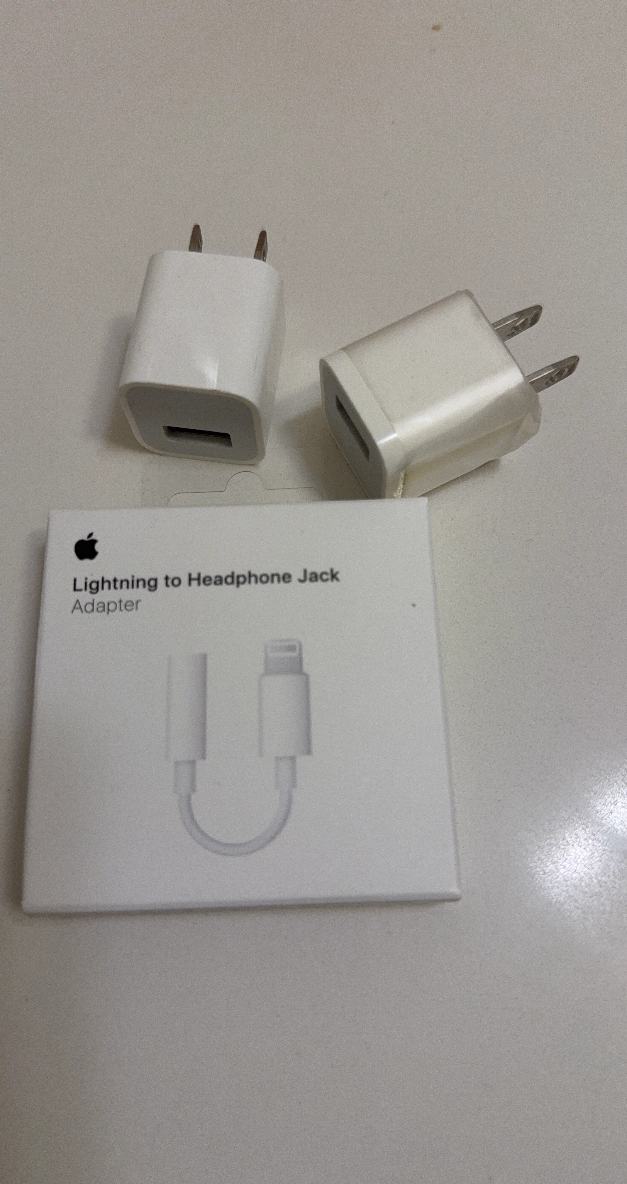 Apple Lightning to 3.5 mm Headphone Jack Adapter