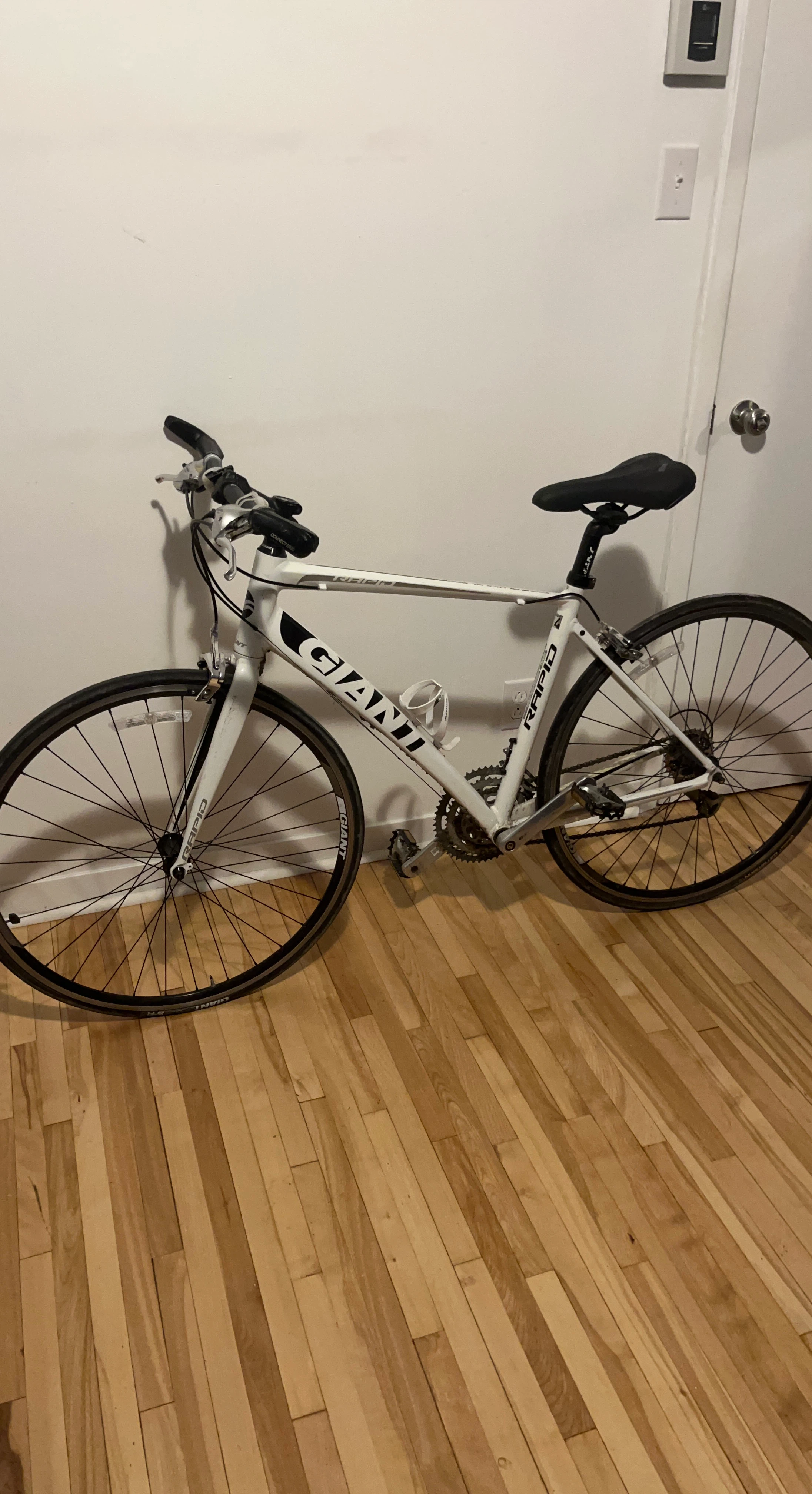 Speedy - Giant Rapid White Hybrid Bike