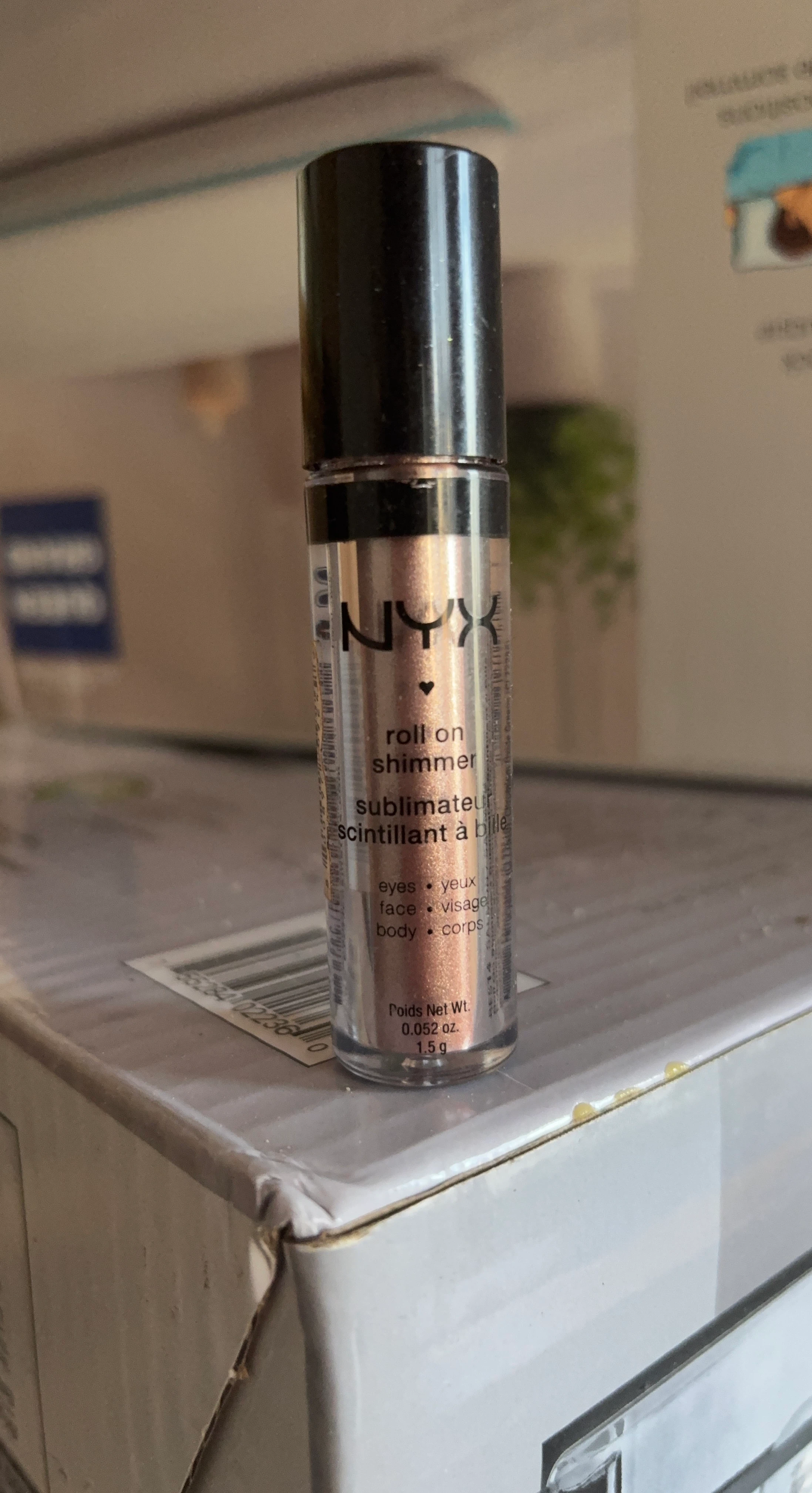 NYX Roll On Shimmer
