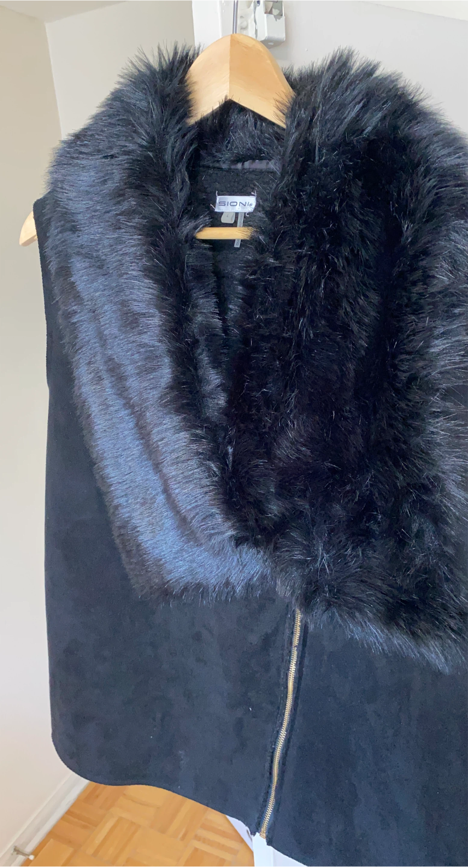 SION black faux fur trimmed vest