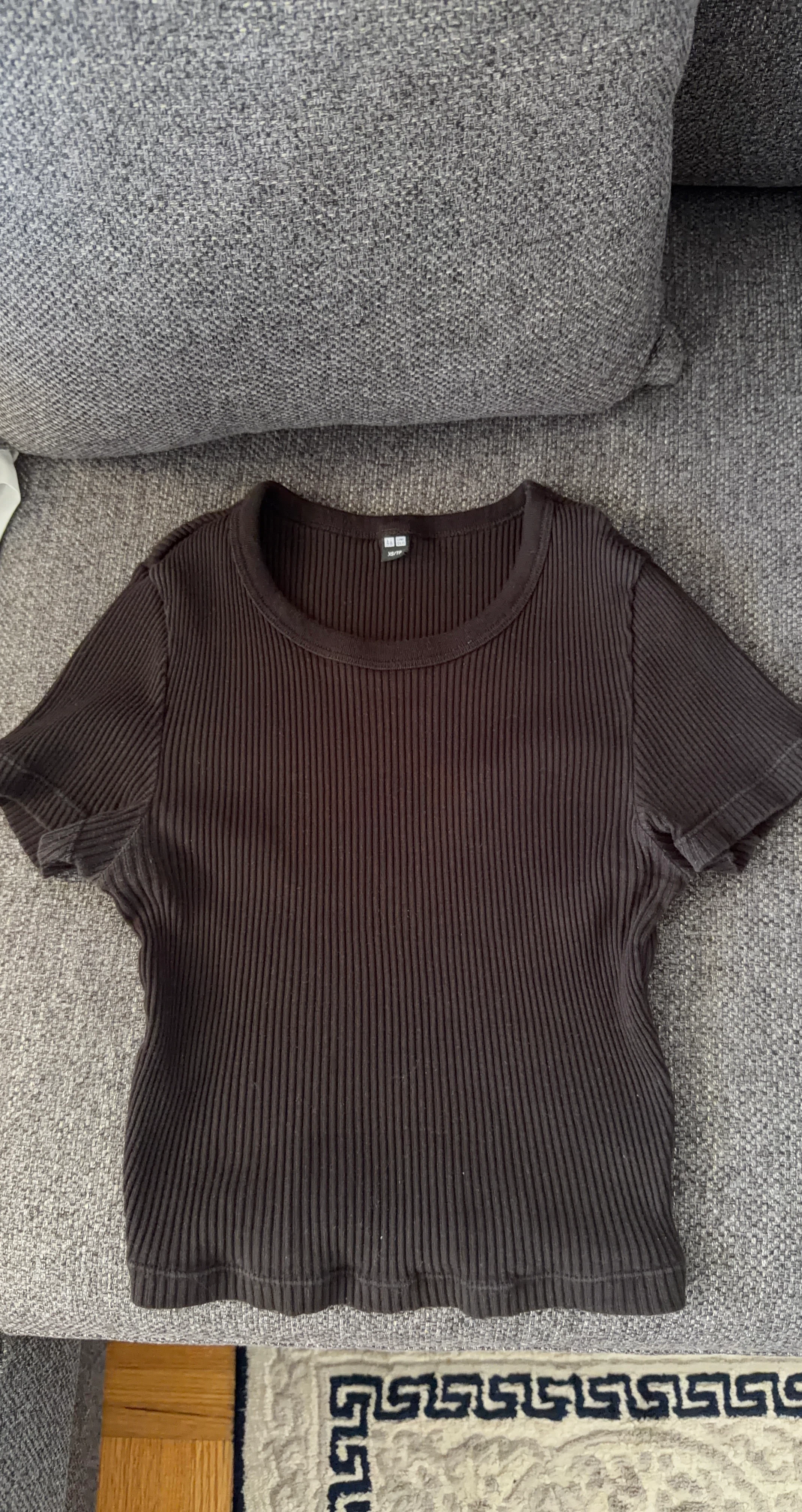 UNIQLO Ribbed Cropped T-Shirt