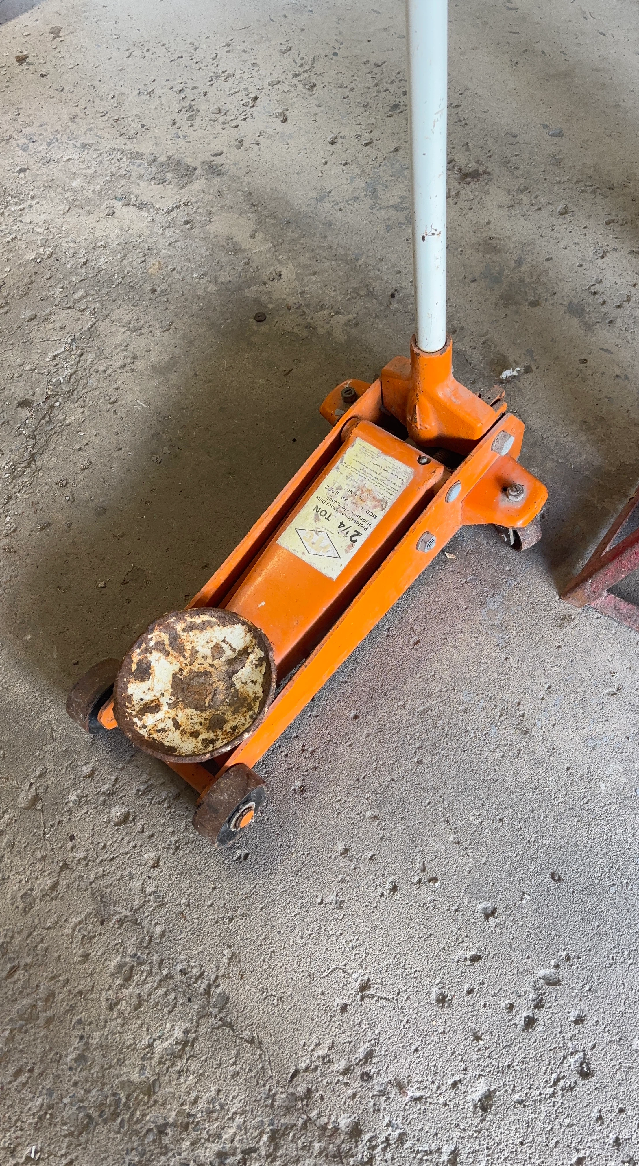 2 1/4 Ton Hydraulic Floor Jack