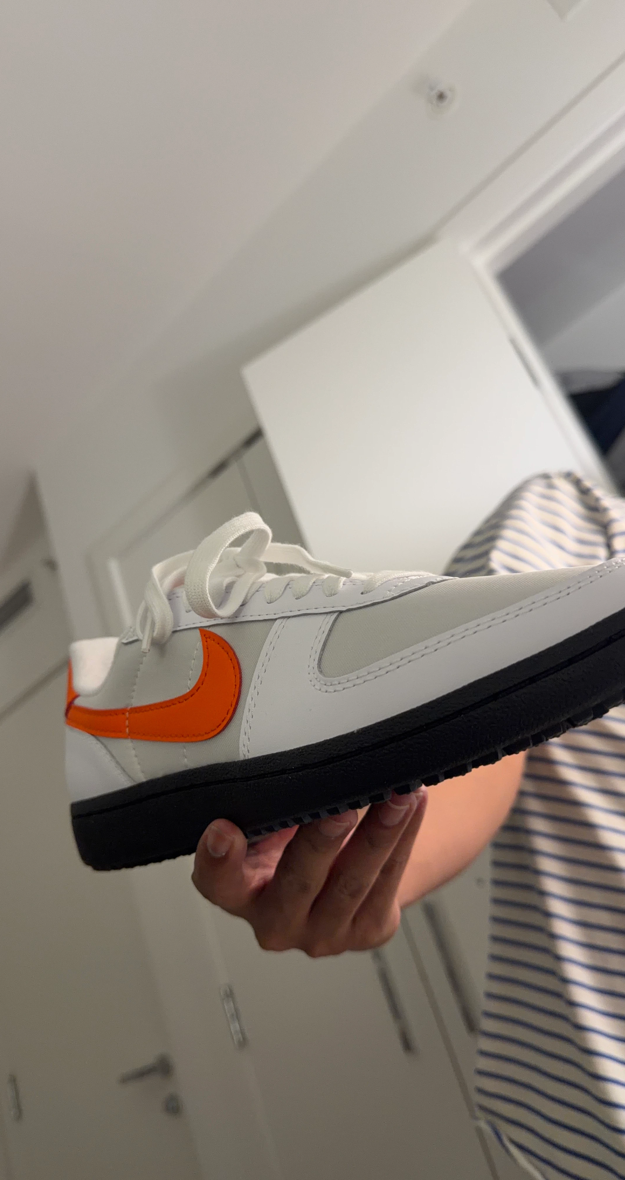 Nike Sneakers - White/Orange