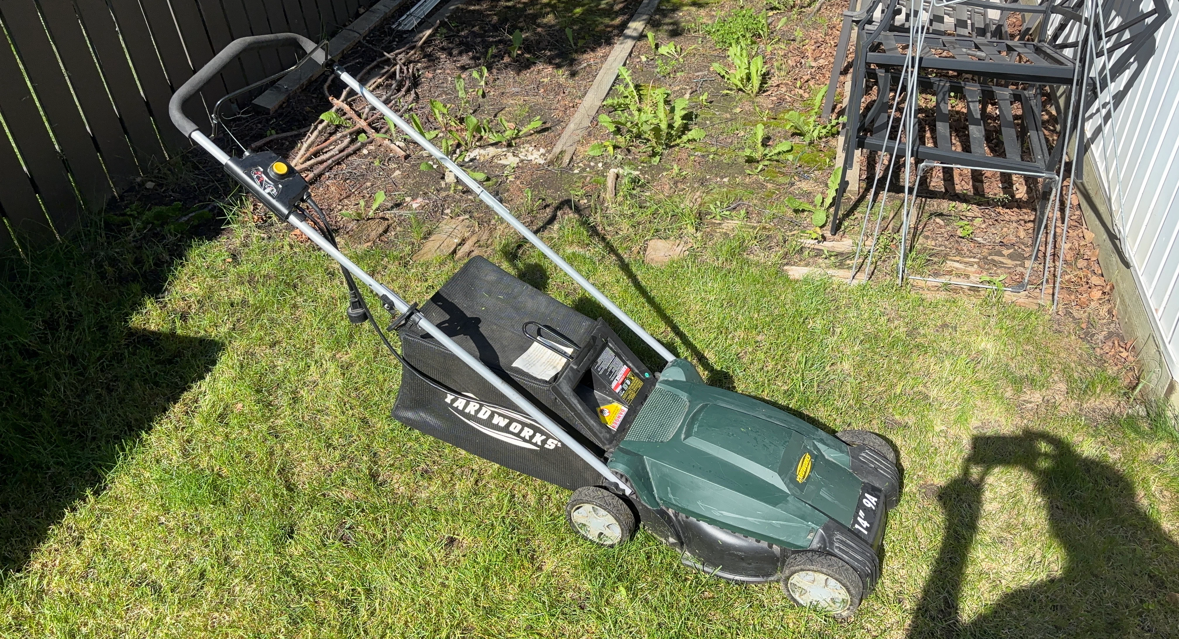 Electric lawnmower