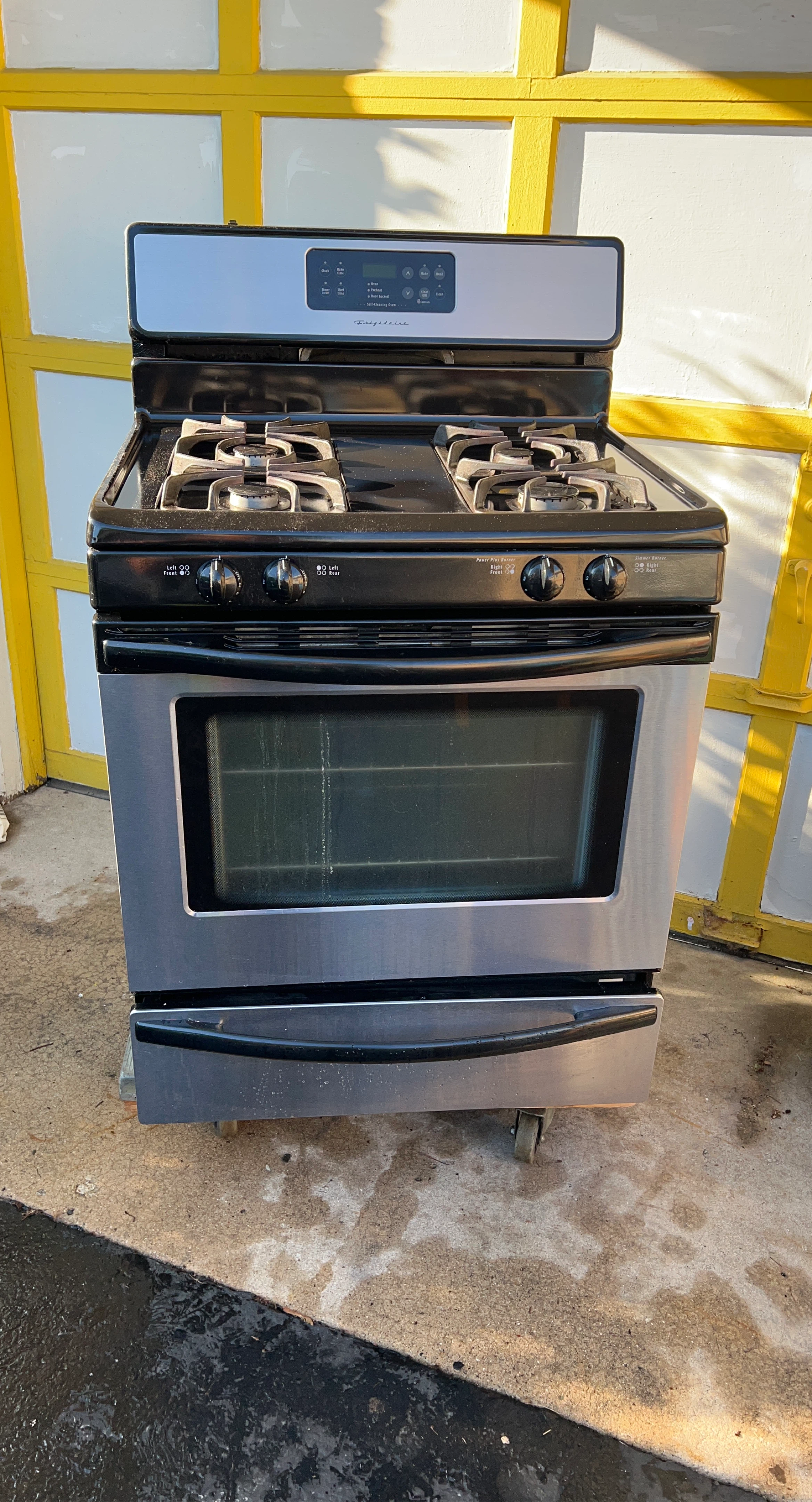 Frigidaire Gas Range Oven
