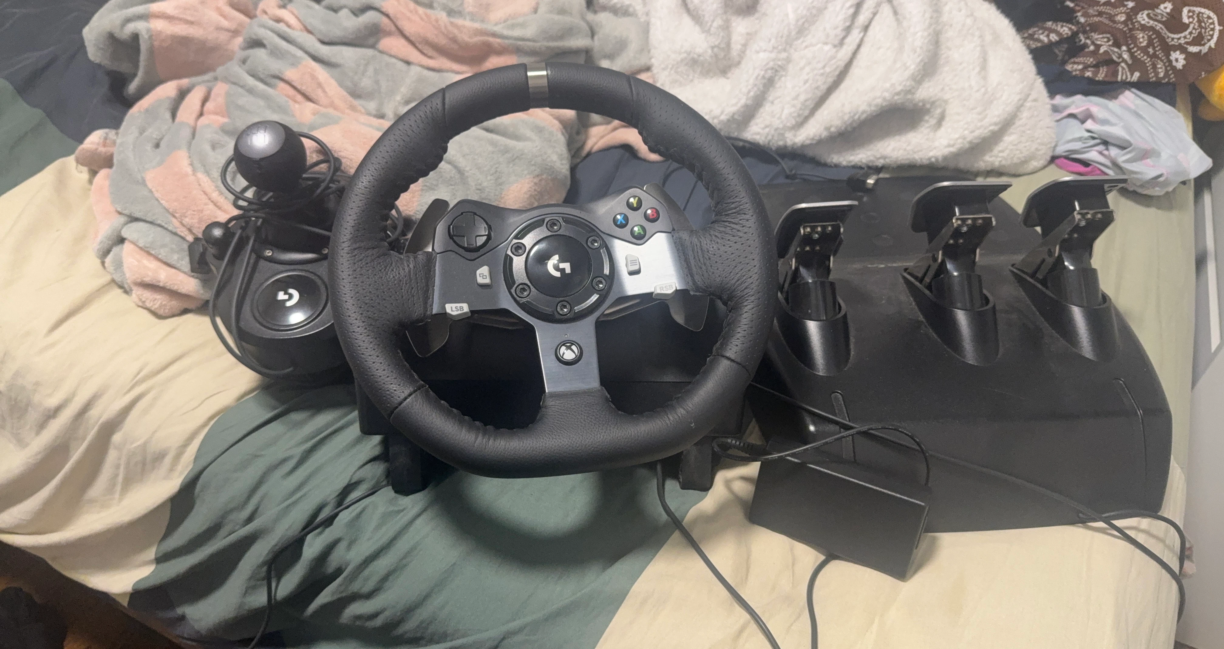 Logitech G920 Driving Force Racing Wheel and Pedals