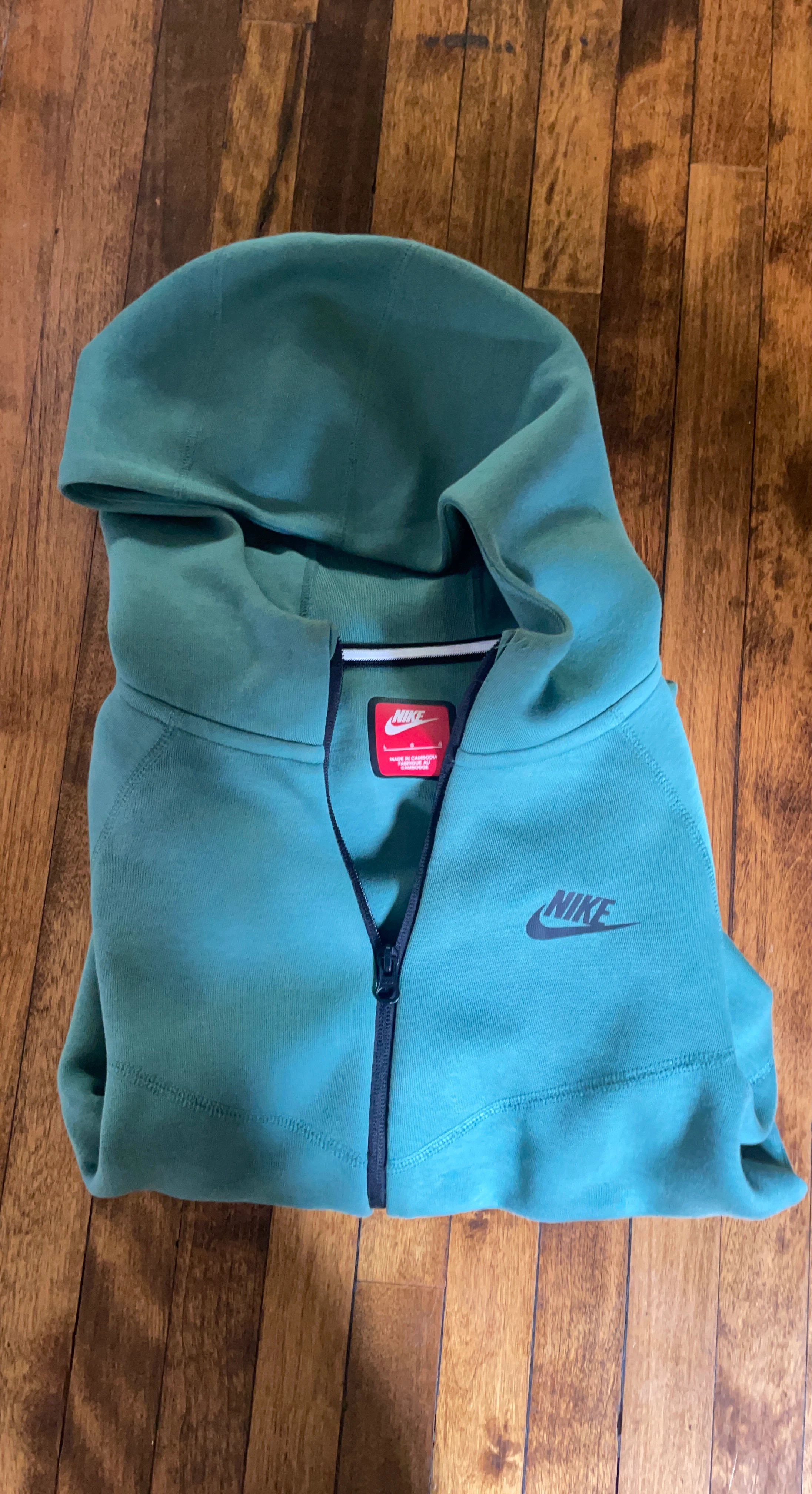 Used Nike Tech Fleece, green