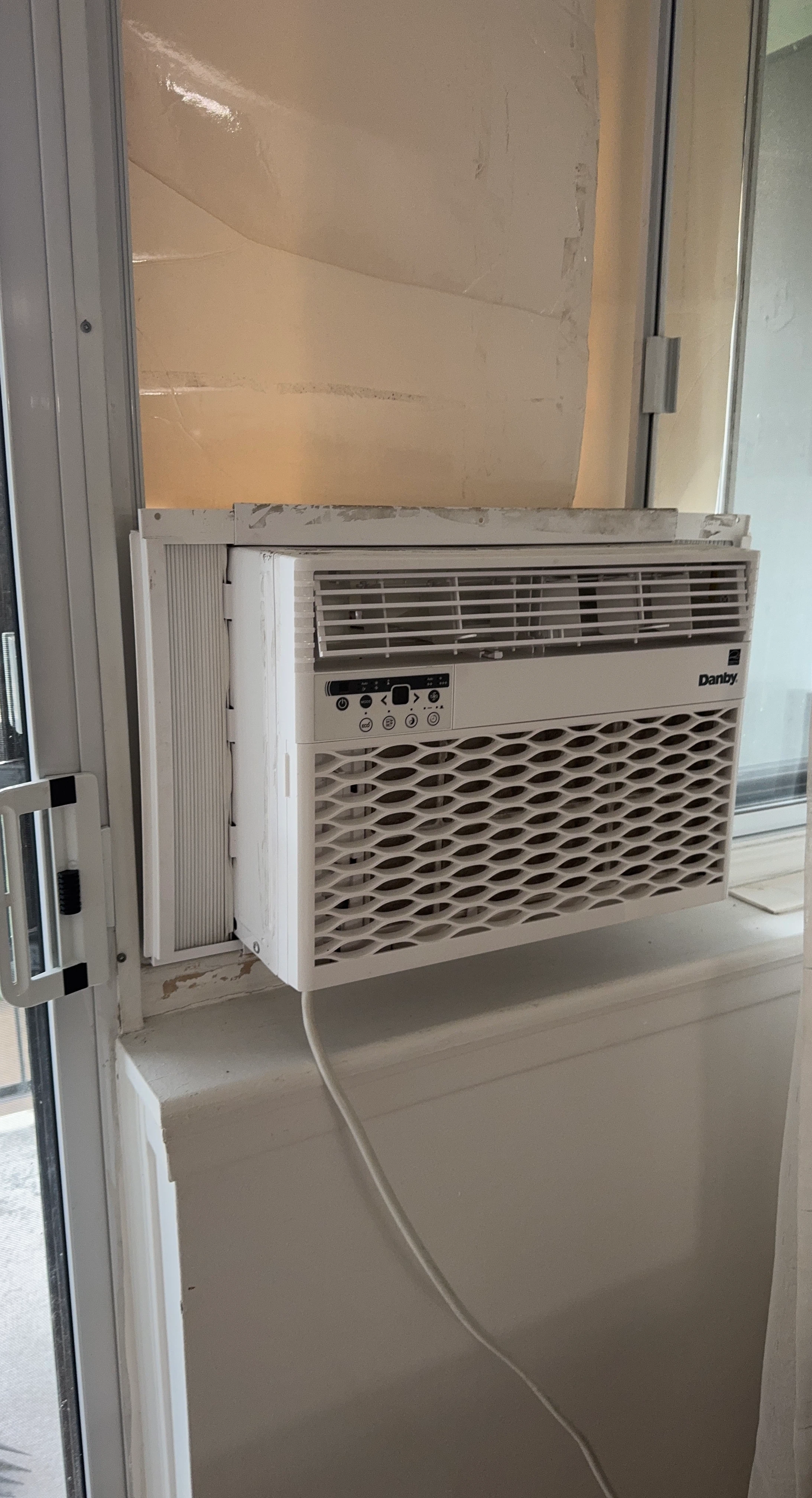 Danby Air Conditioner 10000 BTU, Remote Control