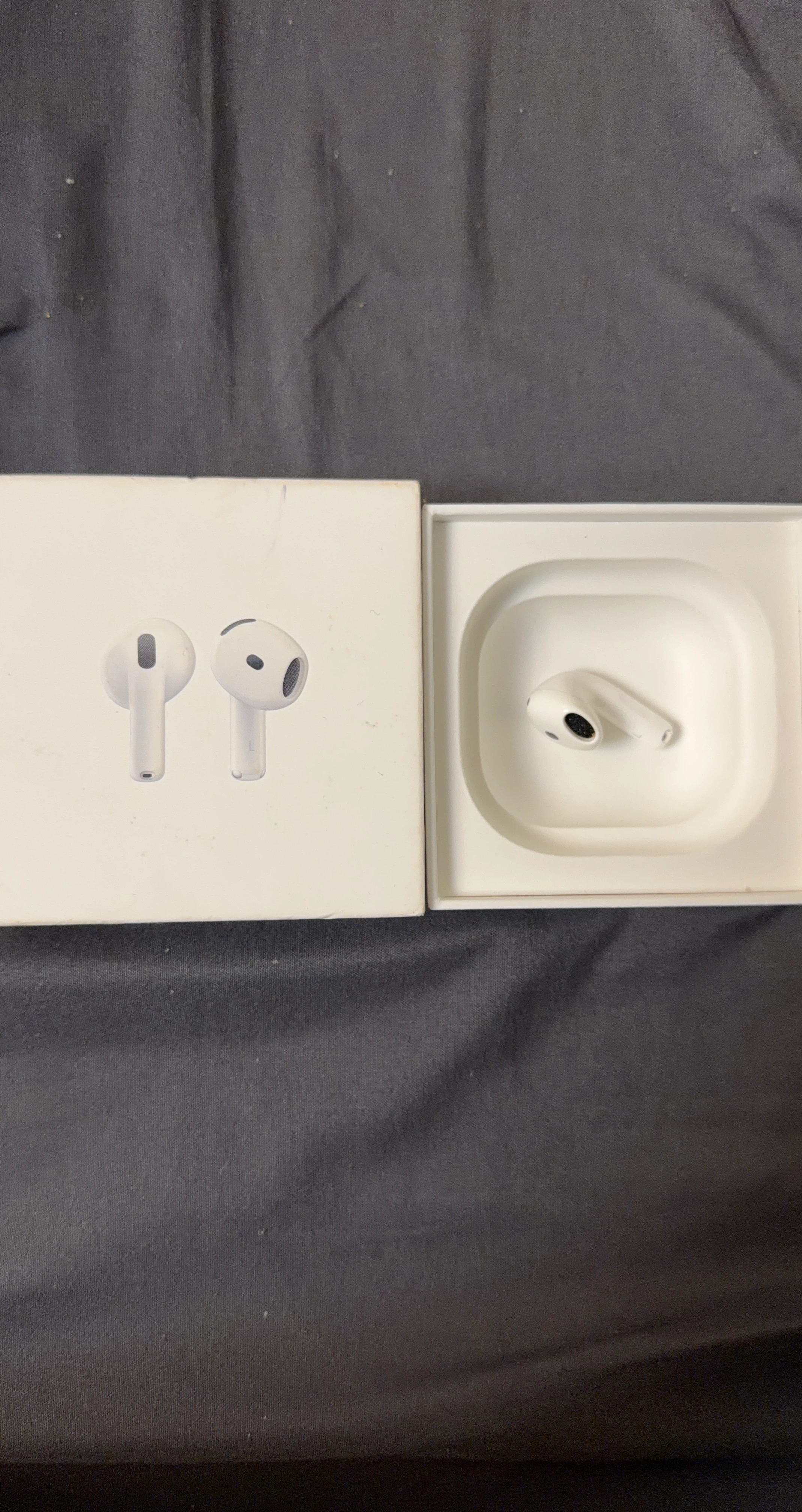 Apple AirPods 4th generation) left airpod with box