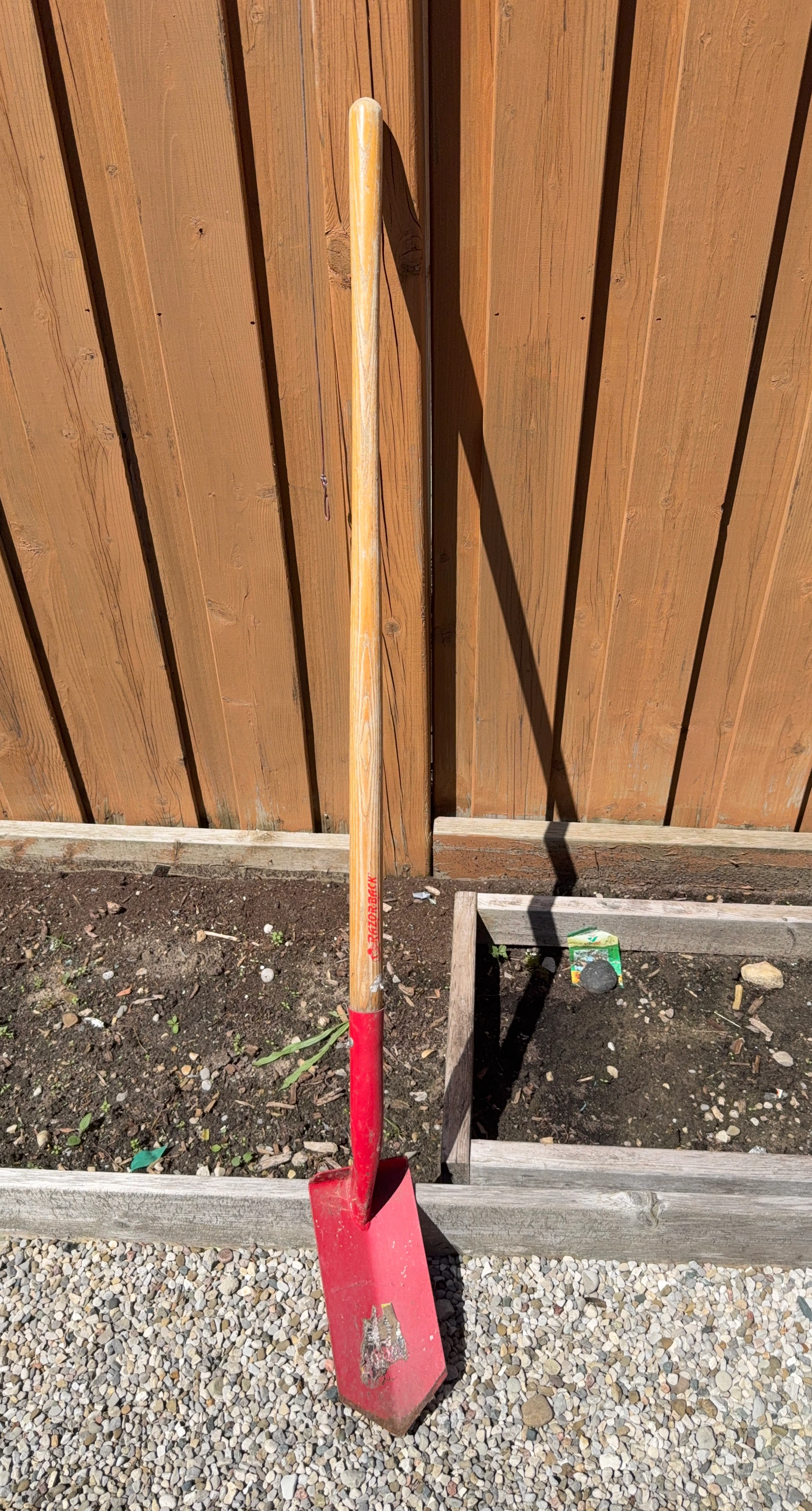 Razor-Back Shovel
