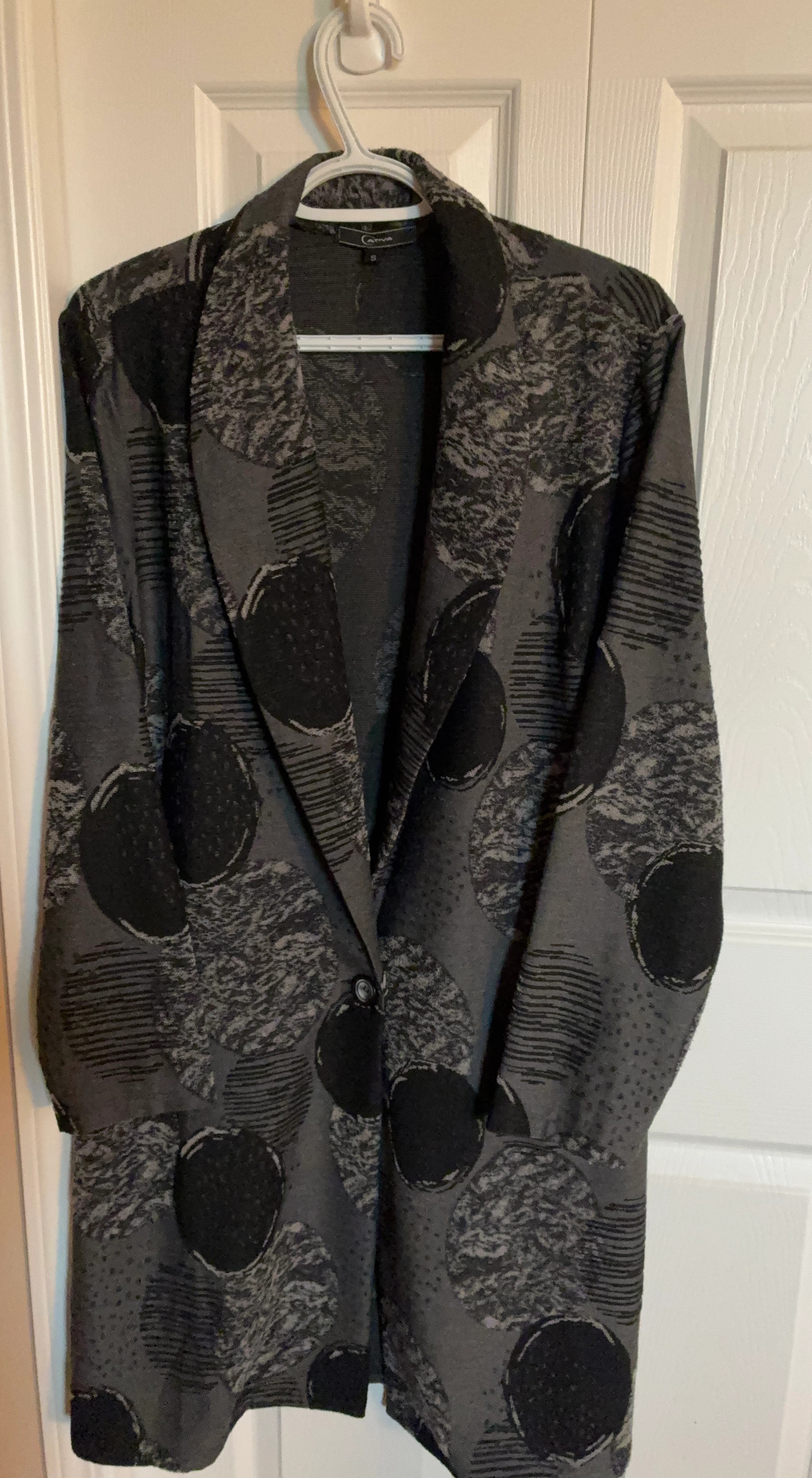 Cartiva Grey & Black Abstract Circle Print Blazer