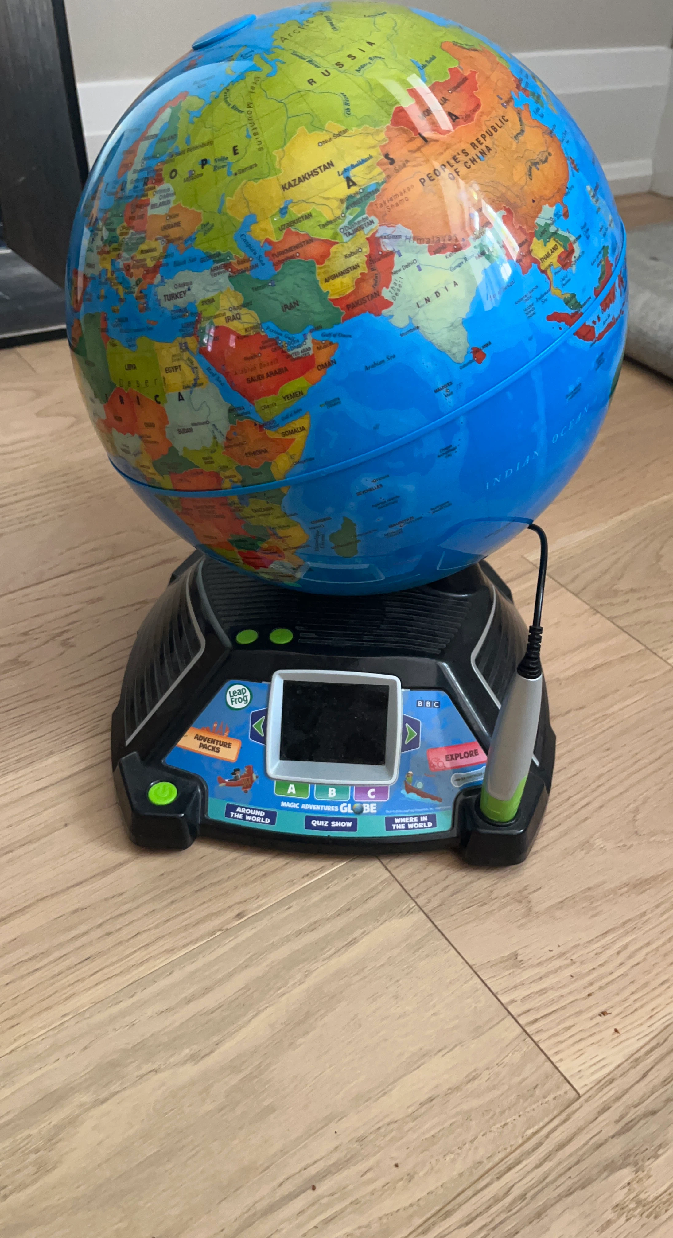 LeapFrog Magic Adventures Globe