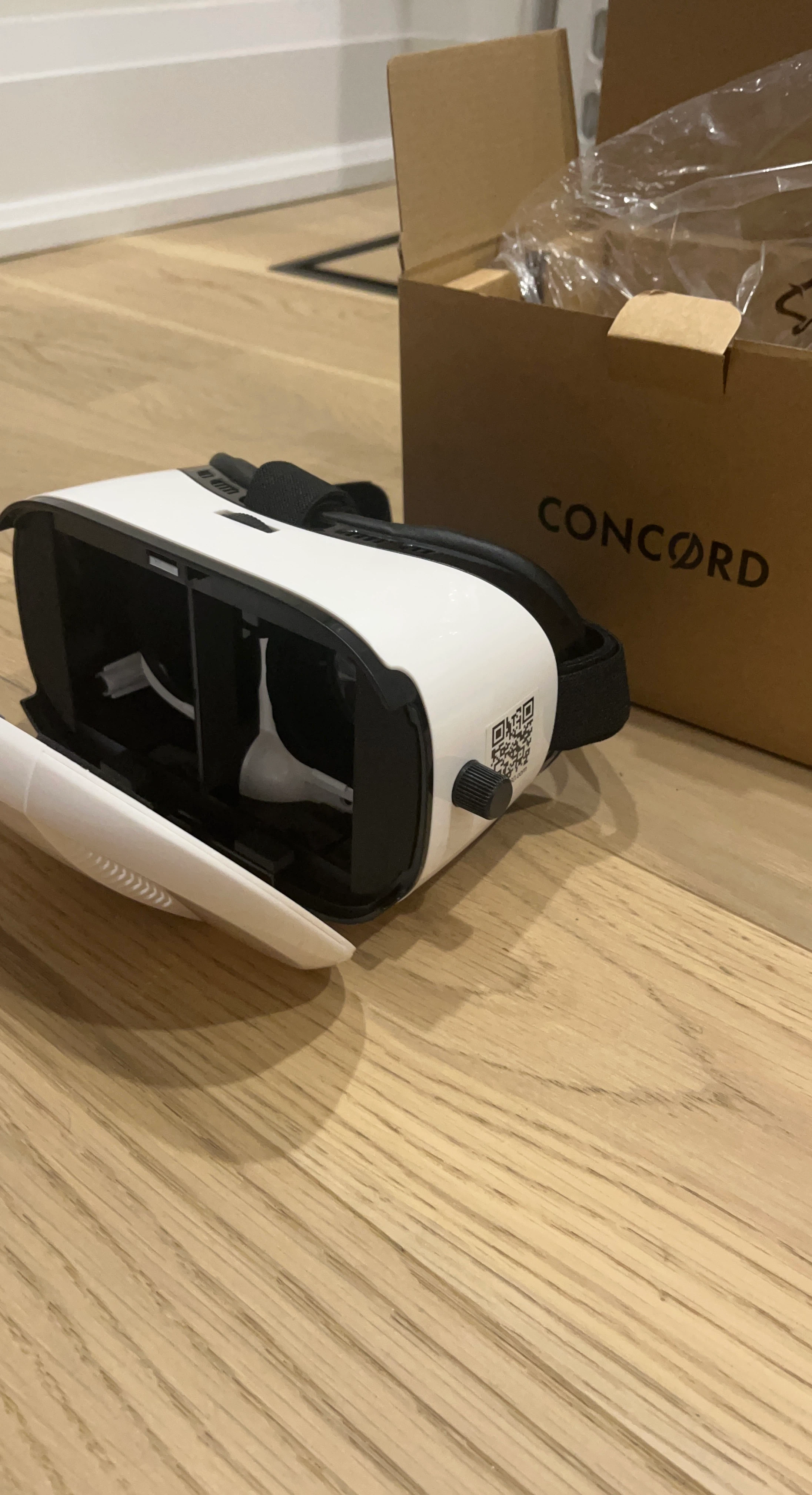 Concord VR Headset with Box