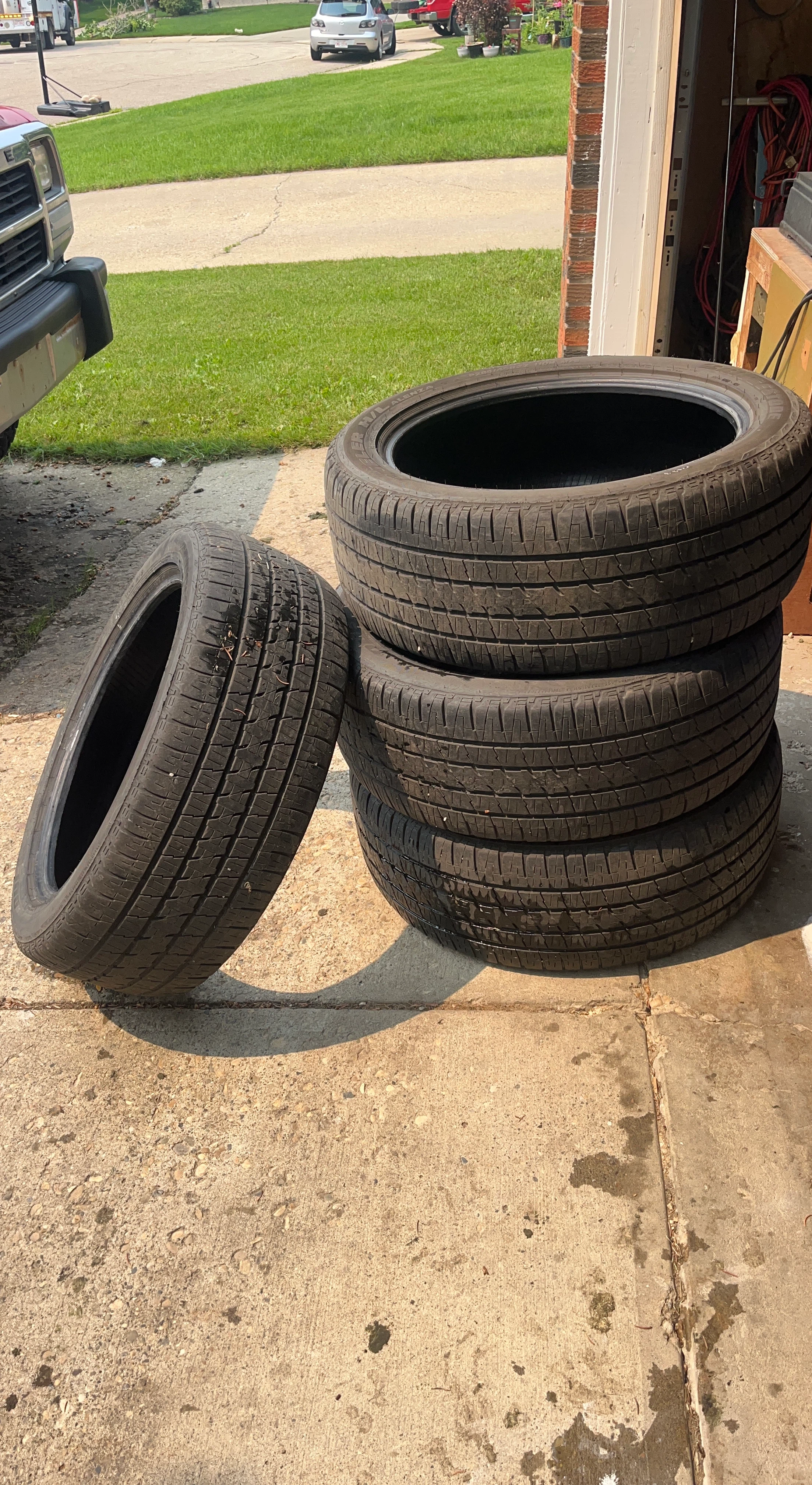 Bridgestone Tires P285/45R22