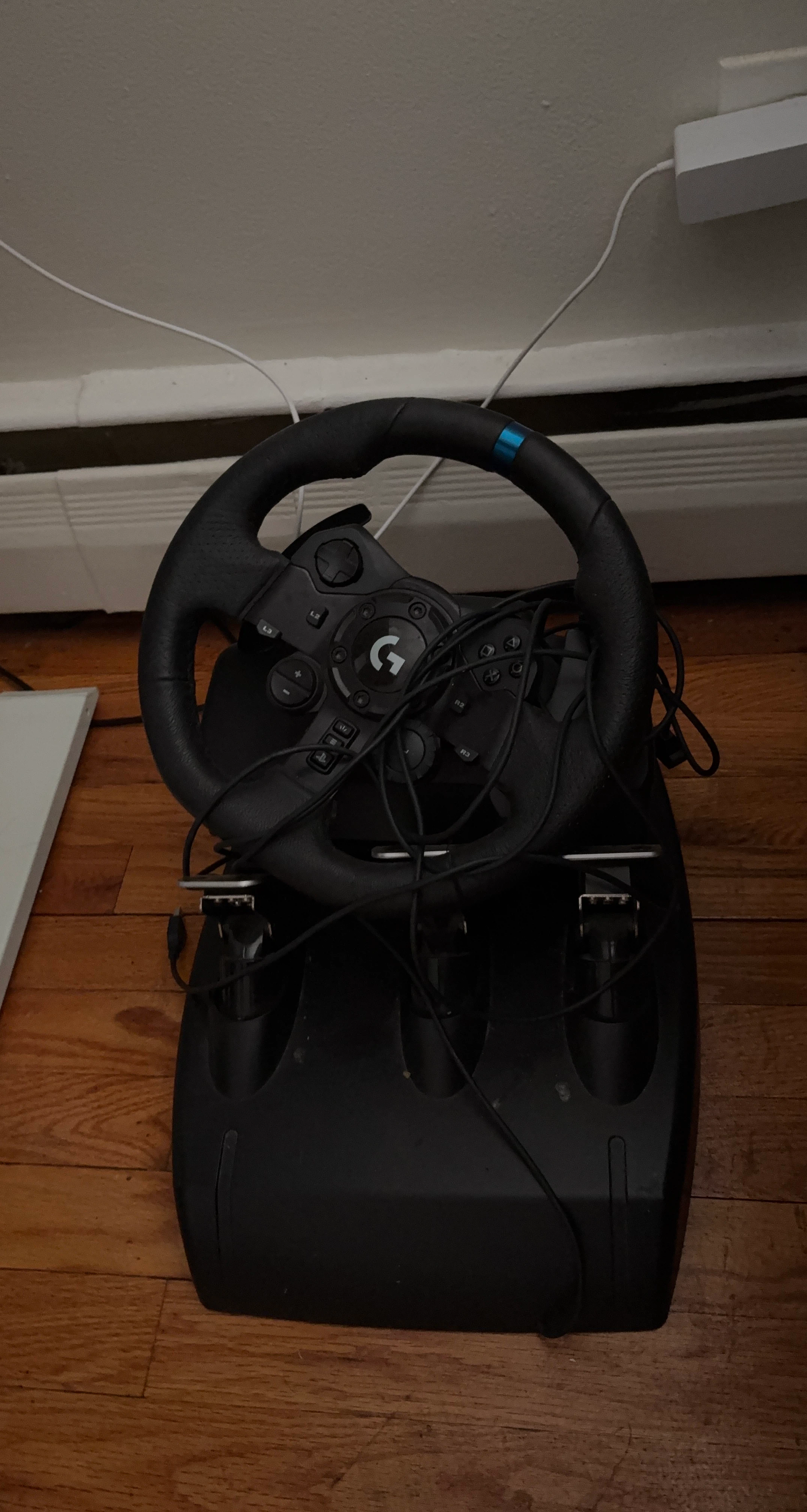 Logitech G29 Driving Force Racing Wheel and Pedals