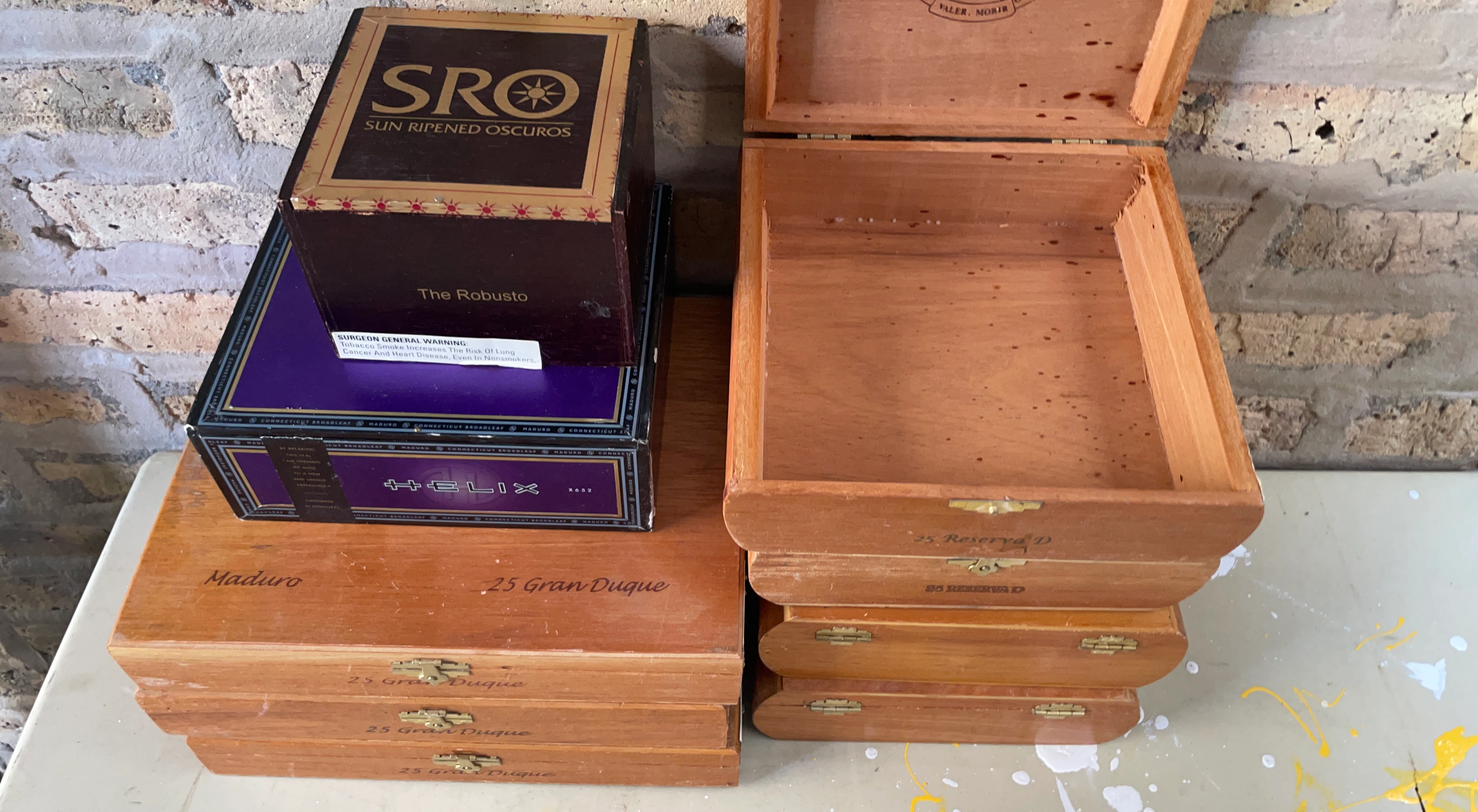 SRO Sun Ripened Oscuros The Robusto Cigar Box & Helix X652 Box
