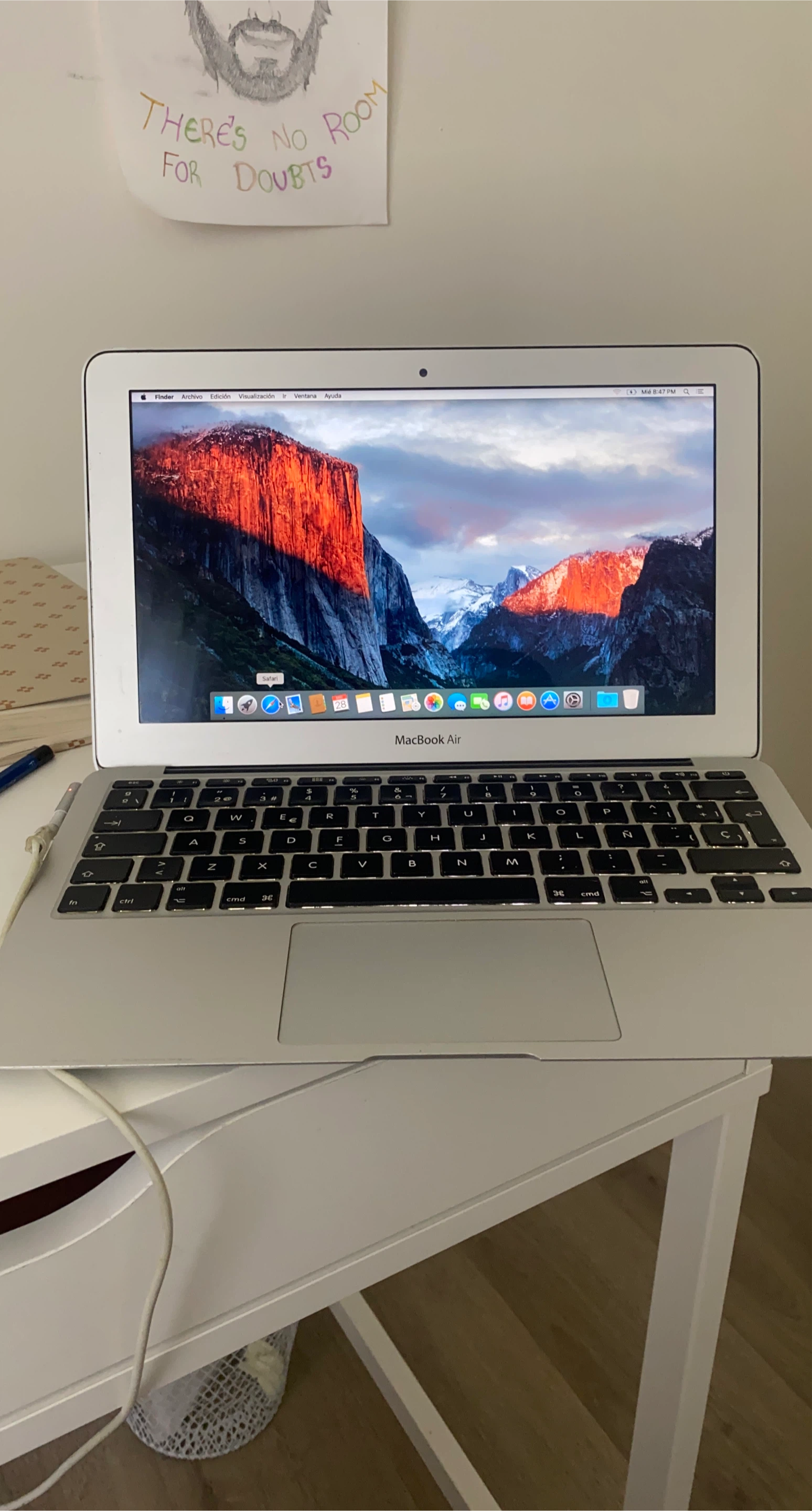 Apple MacBook Air Laptop for Pieces