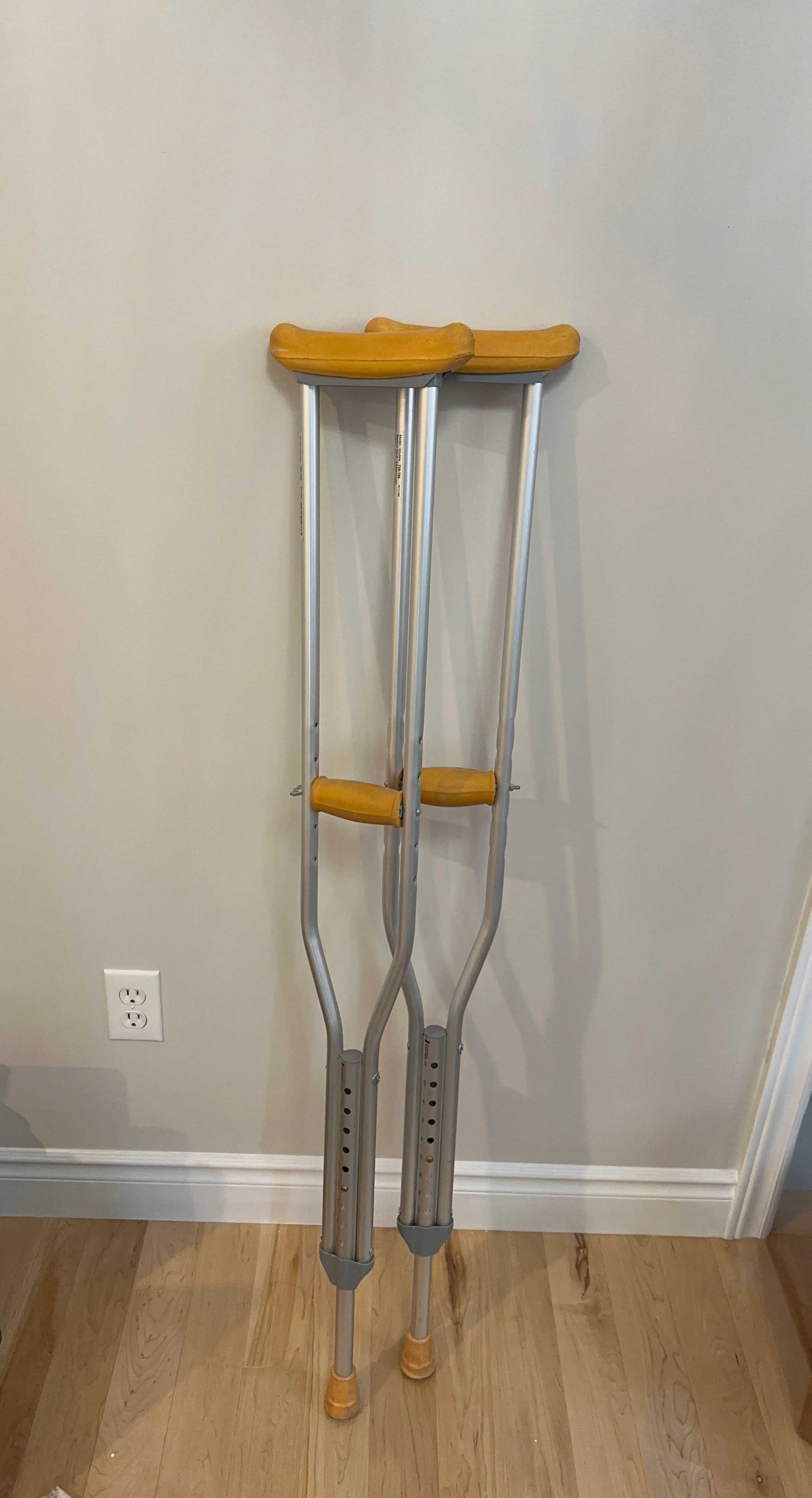 Adjustable Aluminum Crutches