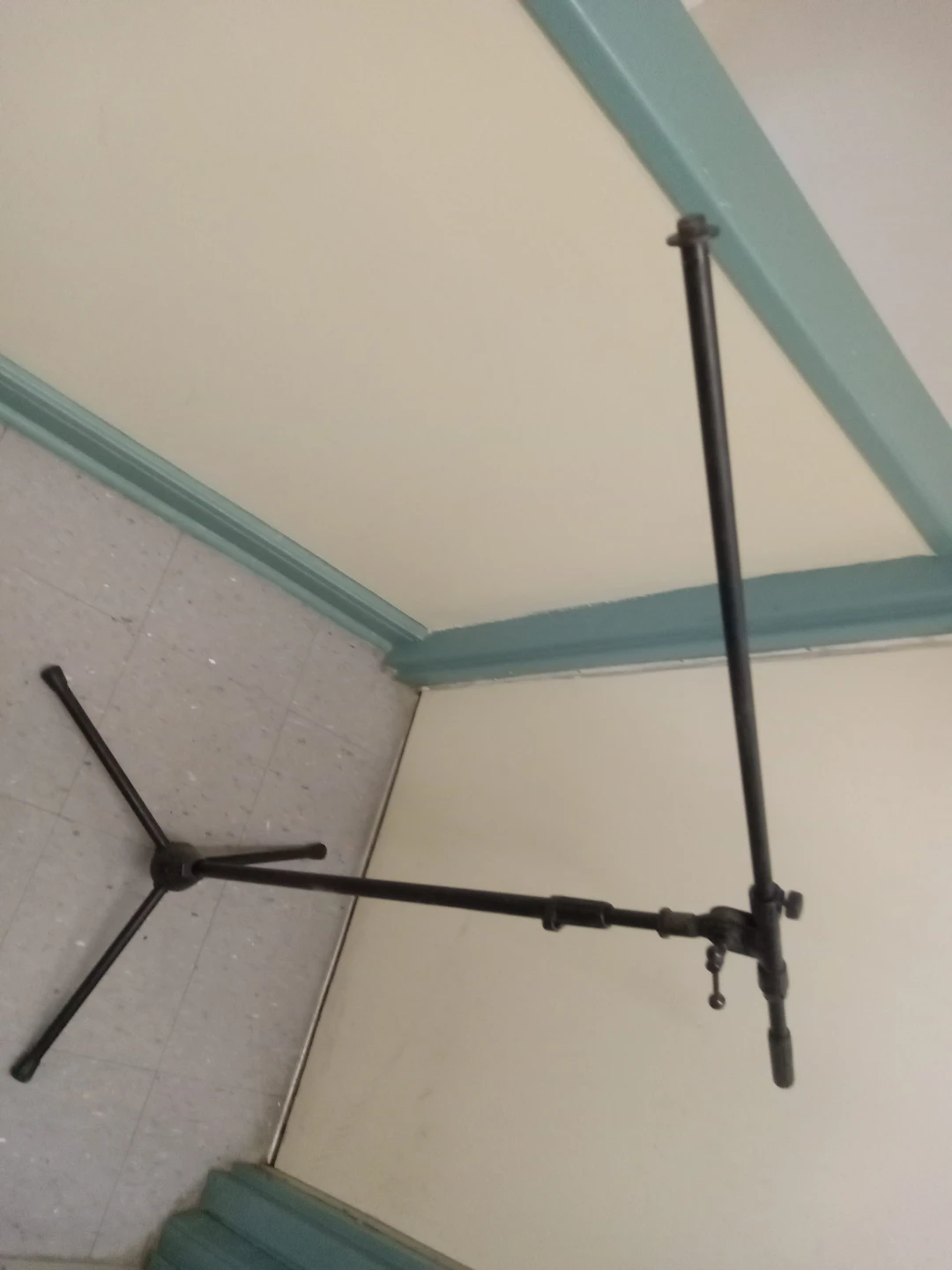 Black Metal Light Stand with Boom Arm