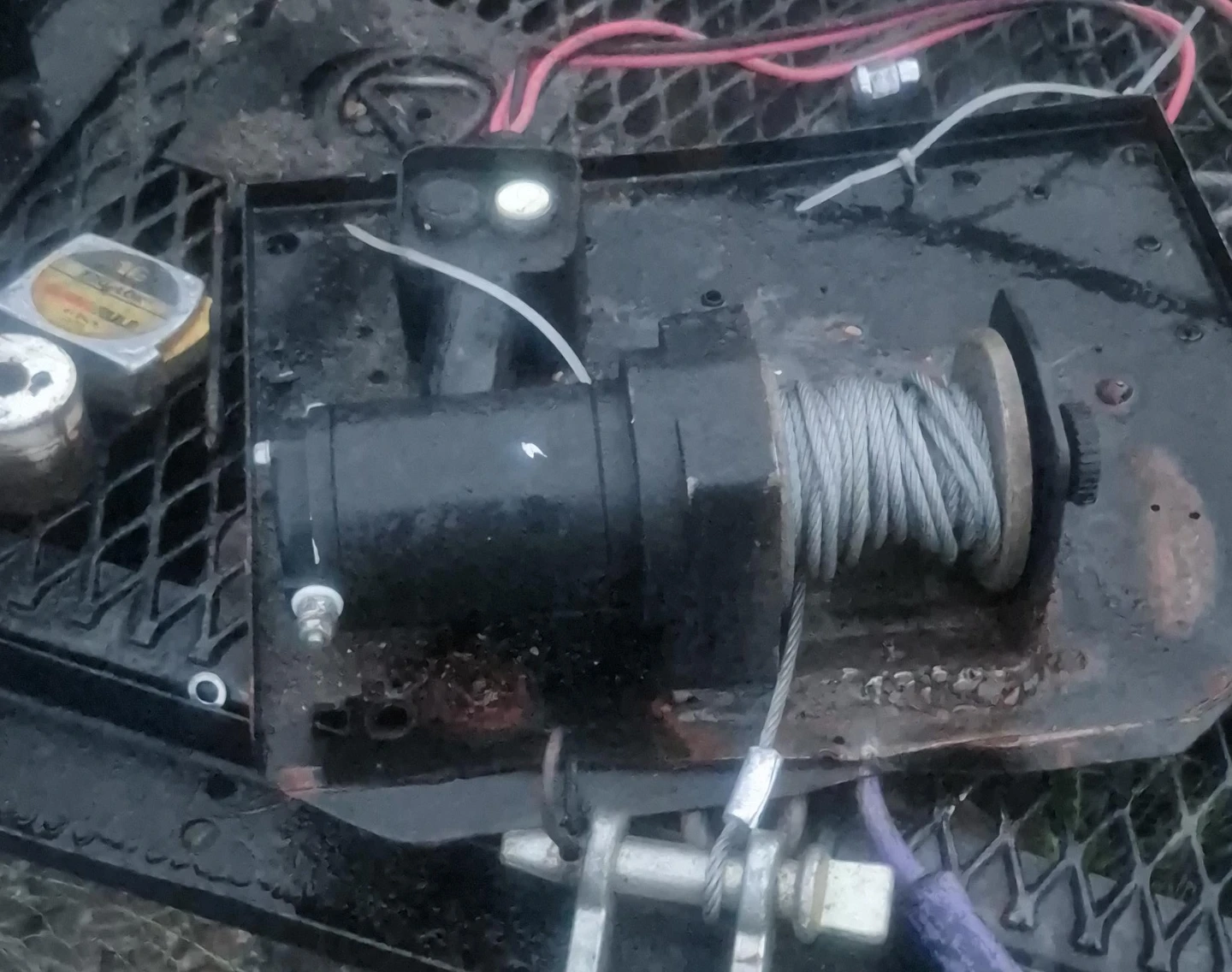 Unknown Brand Electric Winch with Cable