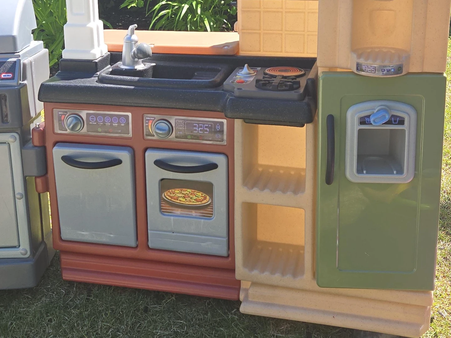 Little Tikes Deluxe Home Kitchen and Grill