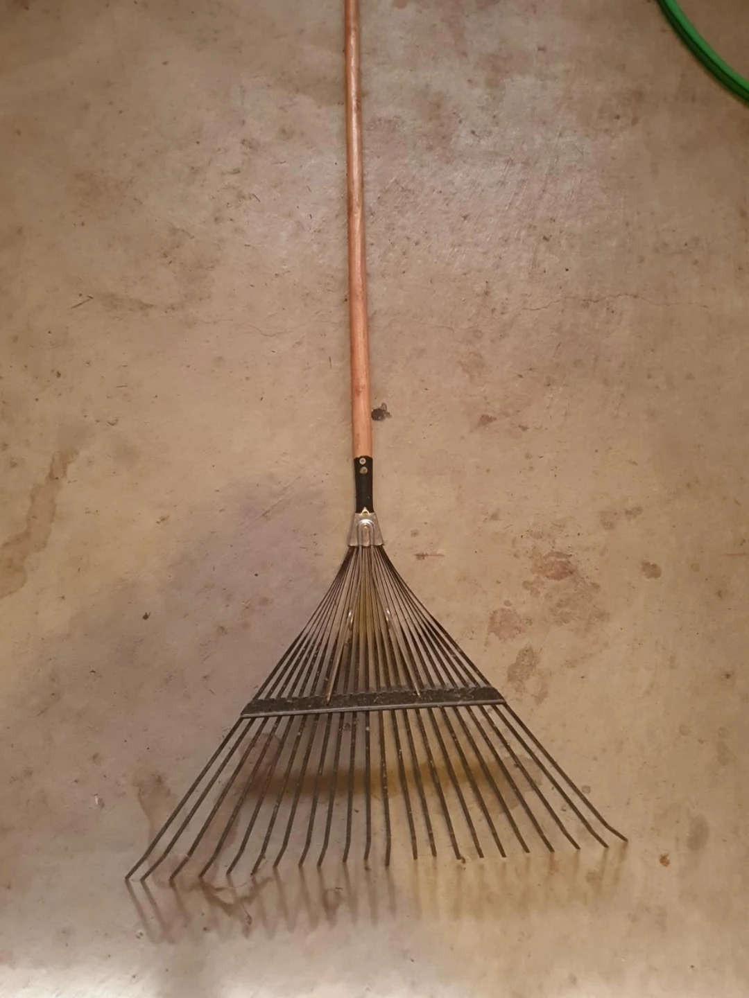 Leaf Rake with Wooden Handle