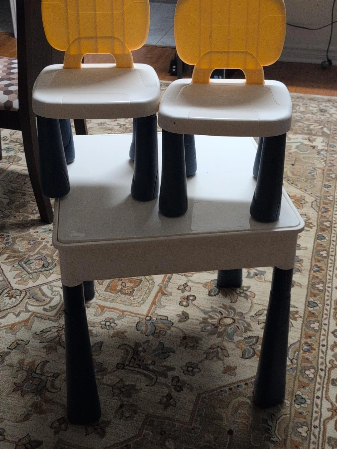 Kids Play Table and Chairs Set no LEGO
